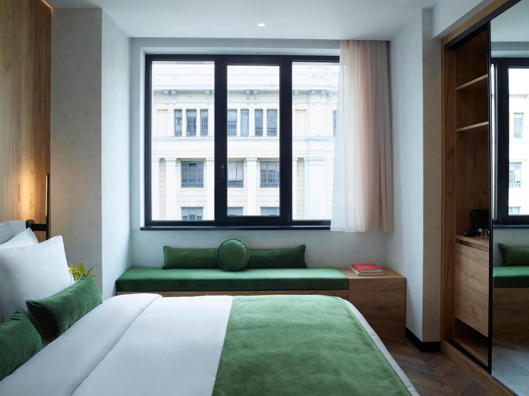 The Port Double Room with Square View - Photo 3