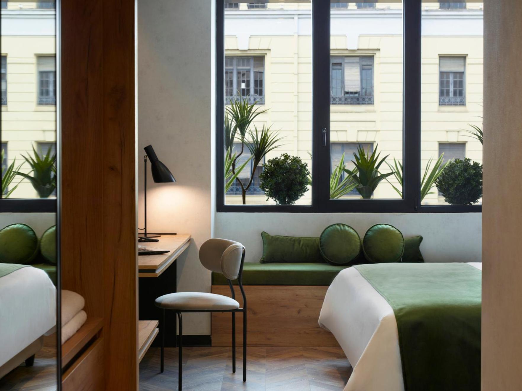 The Port Double Room with Square View - Photo 14