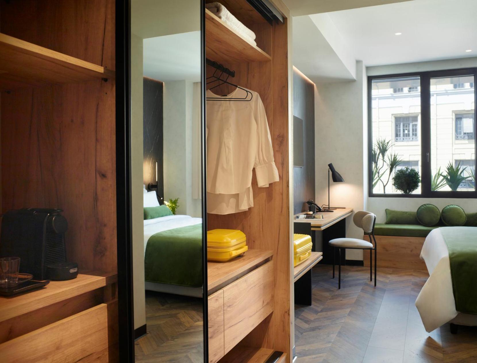 The Port Double Room with Square View - Photo 15