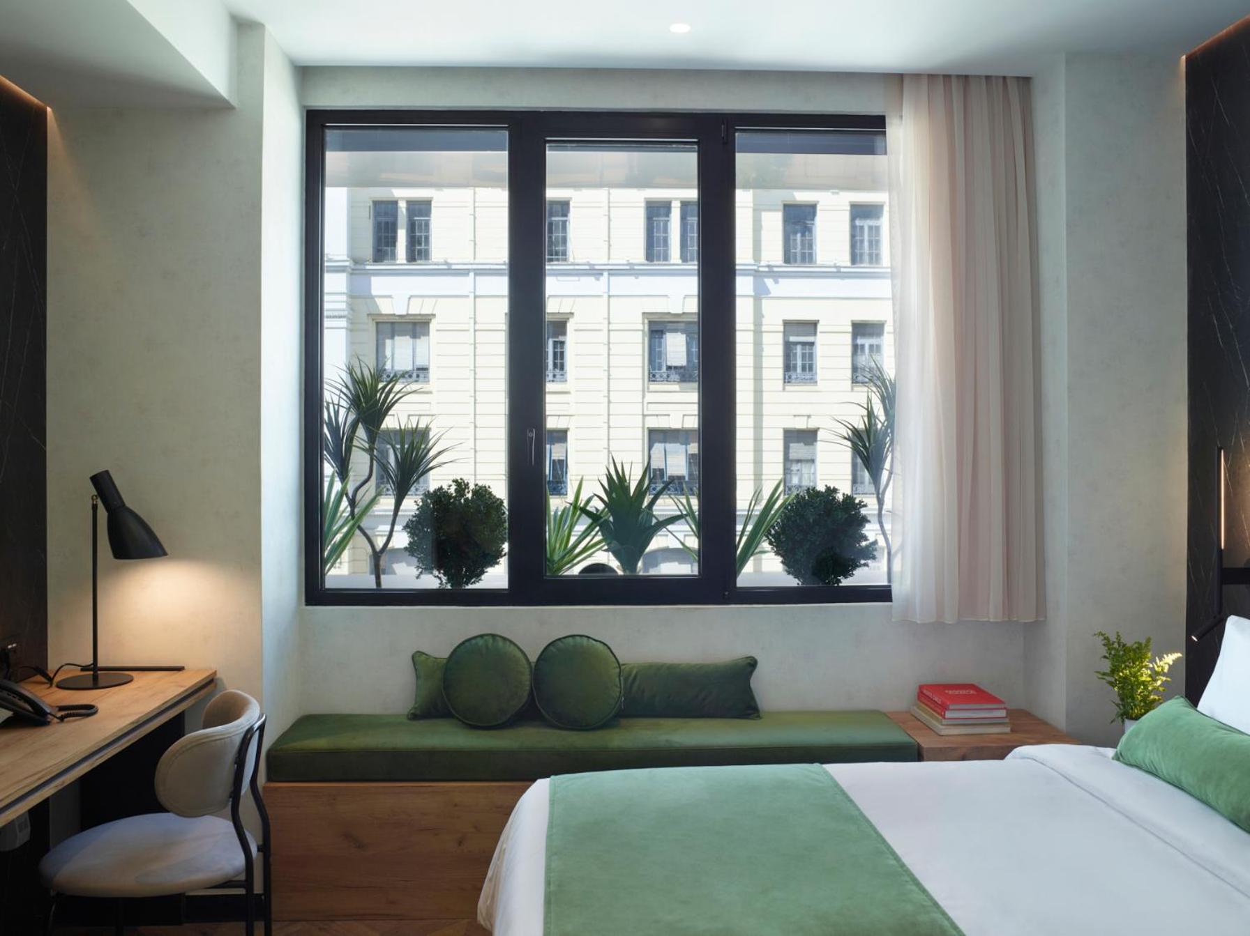 The Port Double Room with Square View - Photo 5