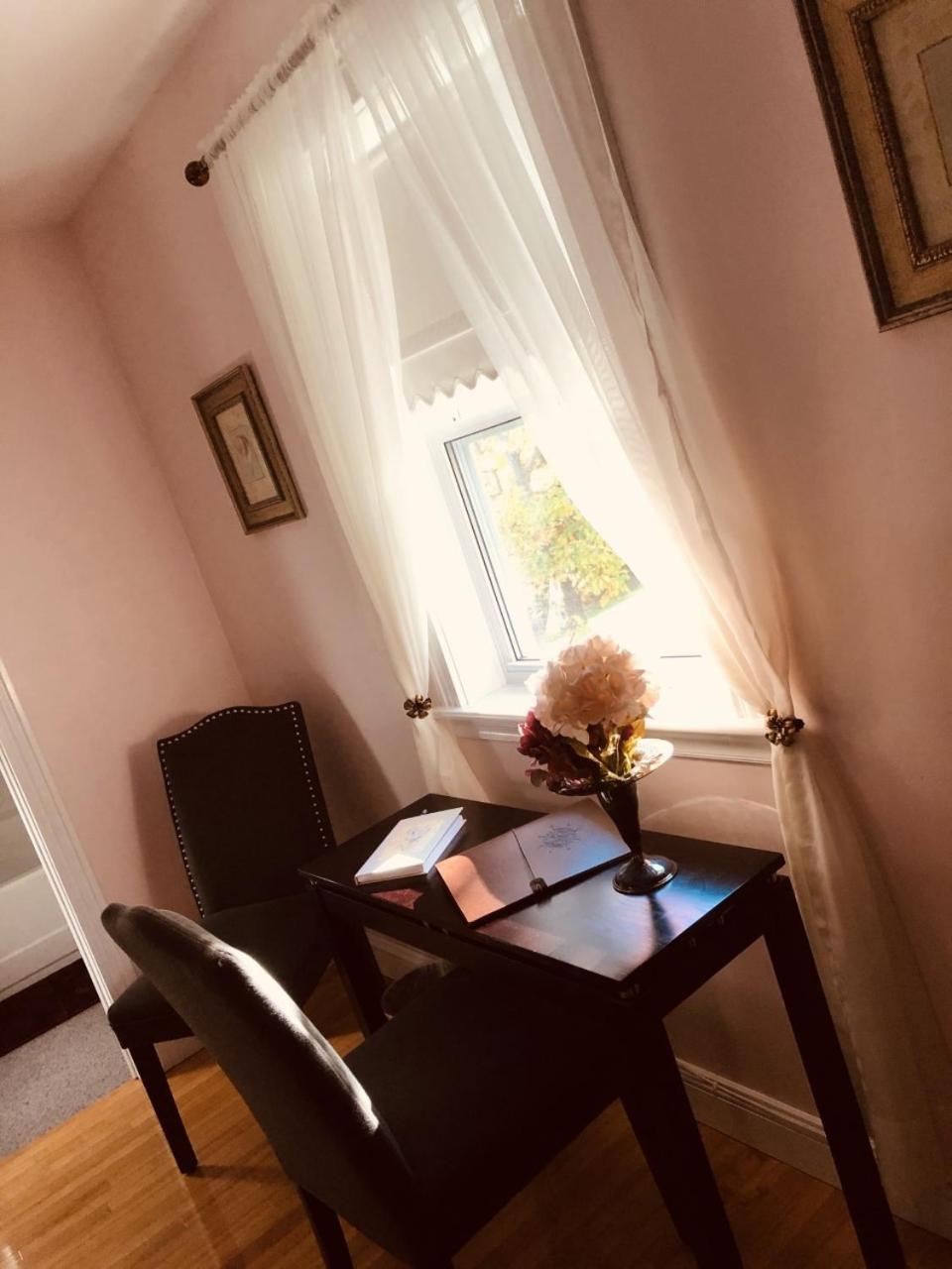 Queen Room photo 3