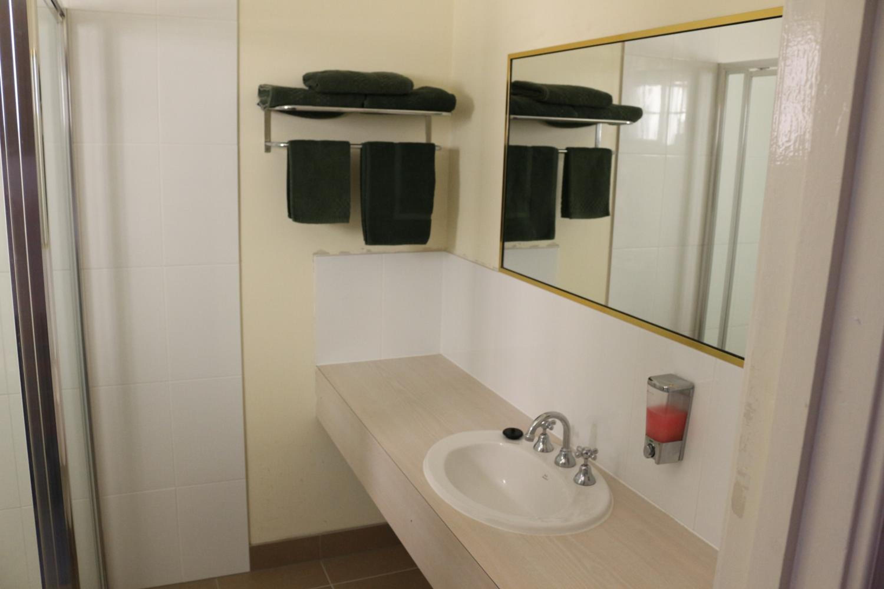 Standard Twin Room - Photo 2