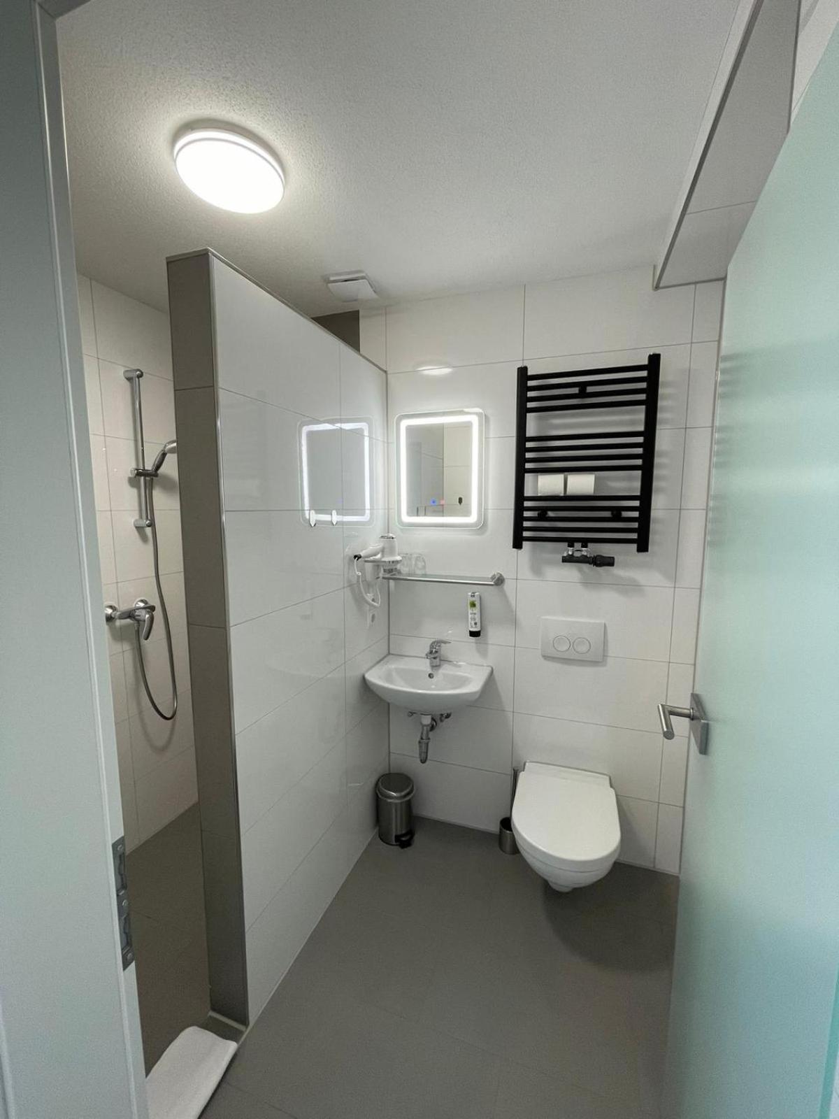 Double or Twin Room - Photo 5