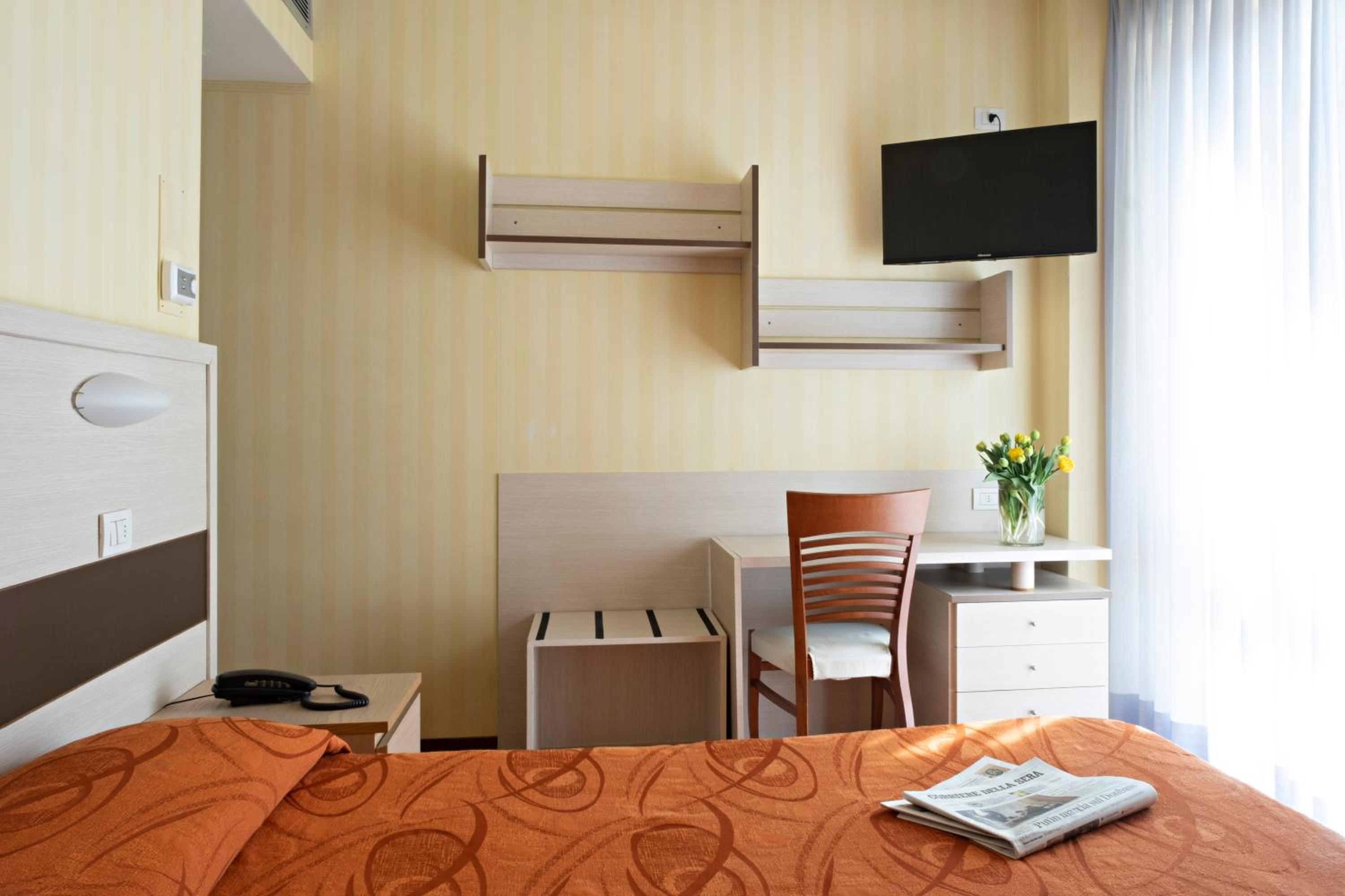 Standard Double Room - Photo 5