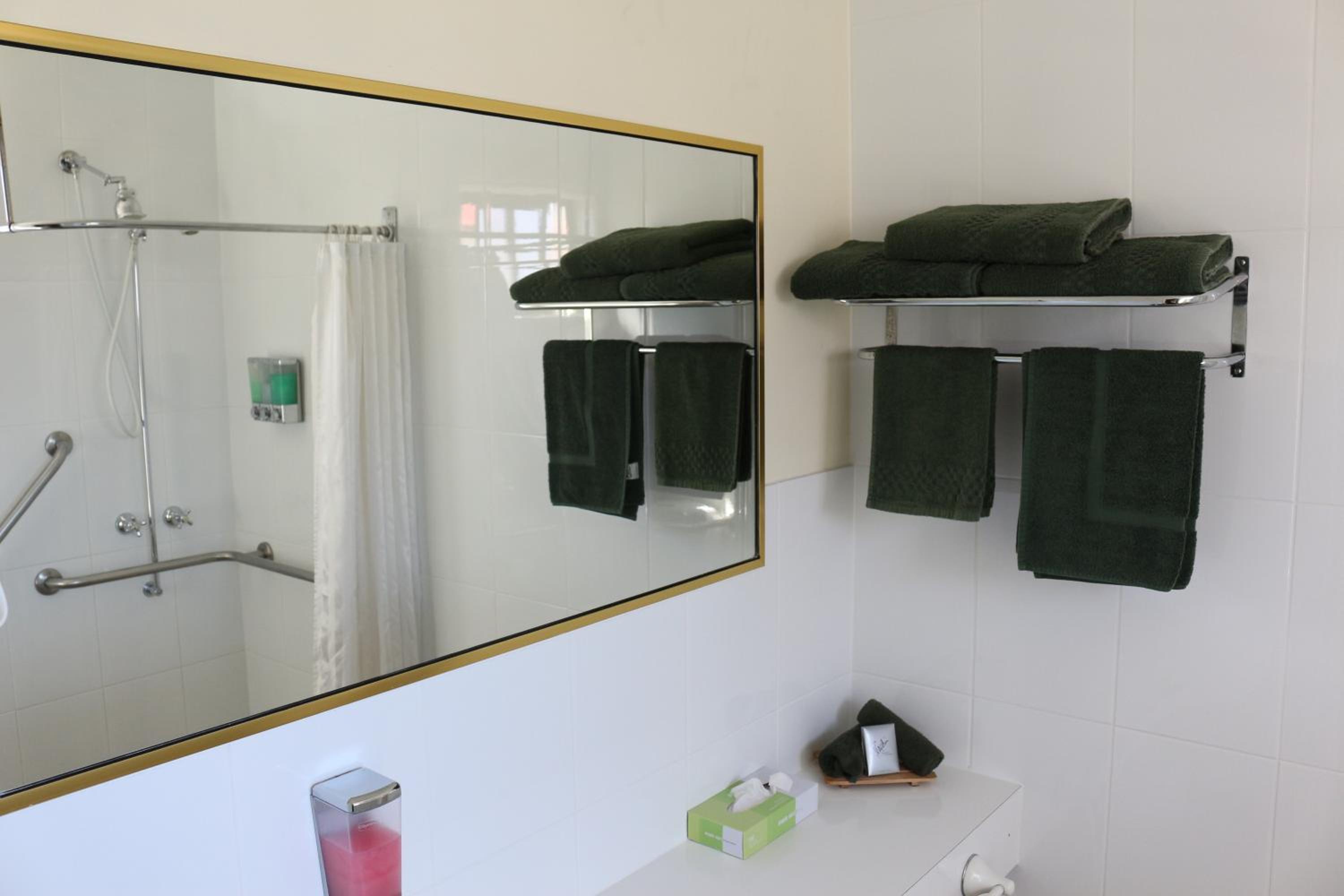 Standard Queen Room - Photo 5