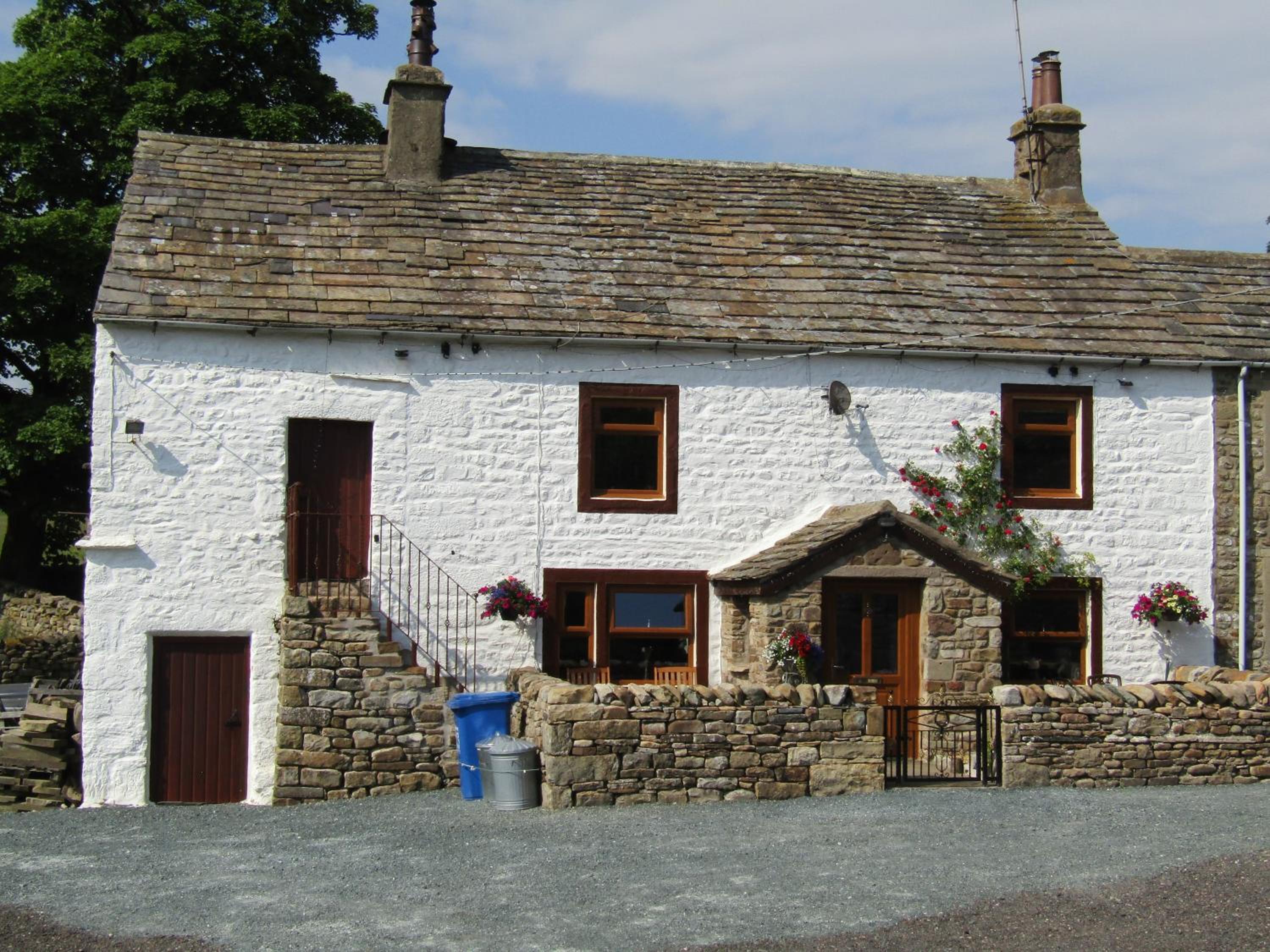 Three-Bedroom House photo 2