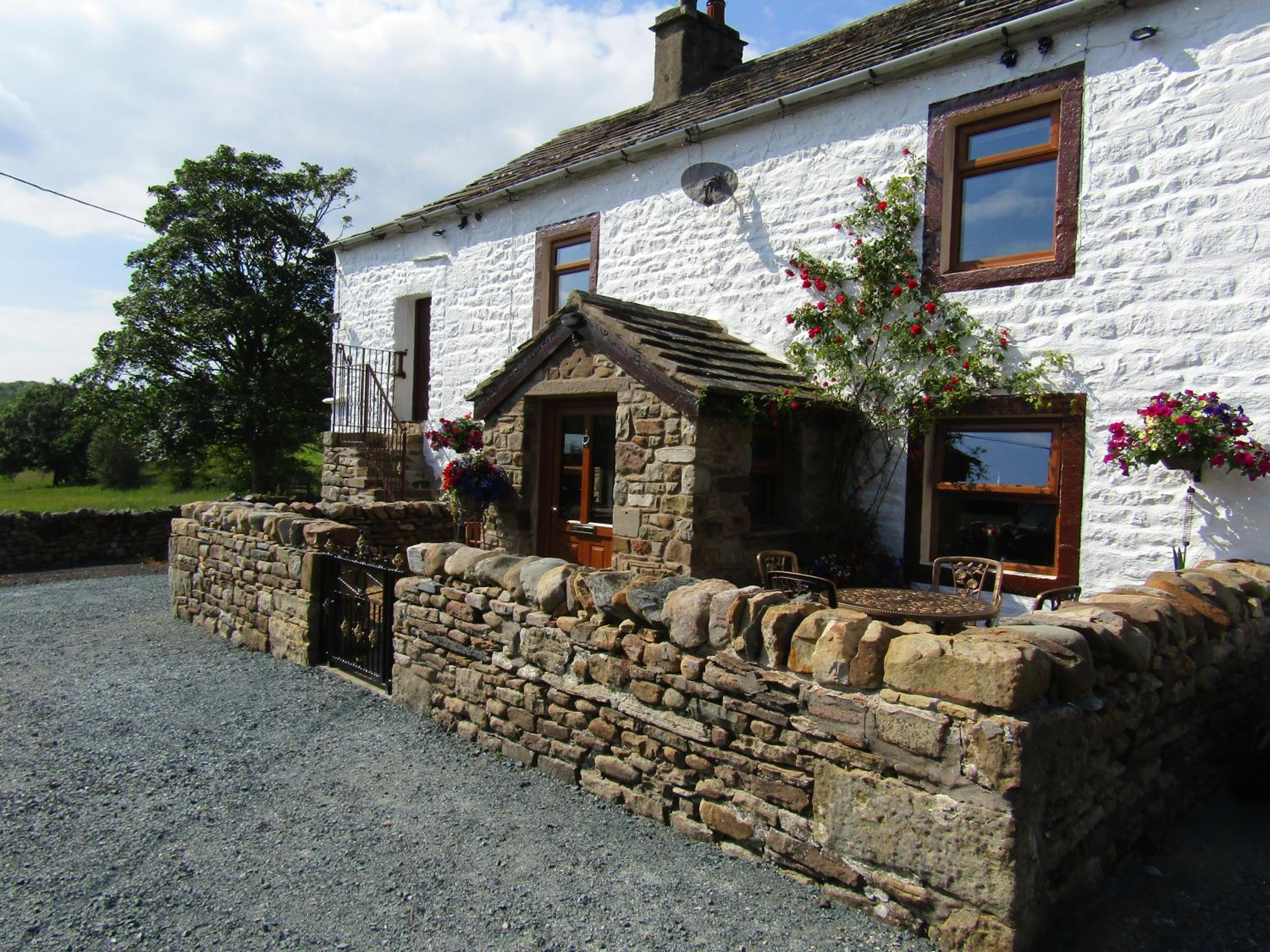 Three-Bedroom House photo 3
