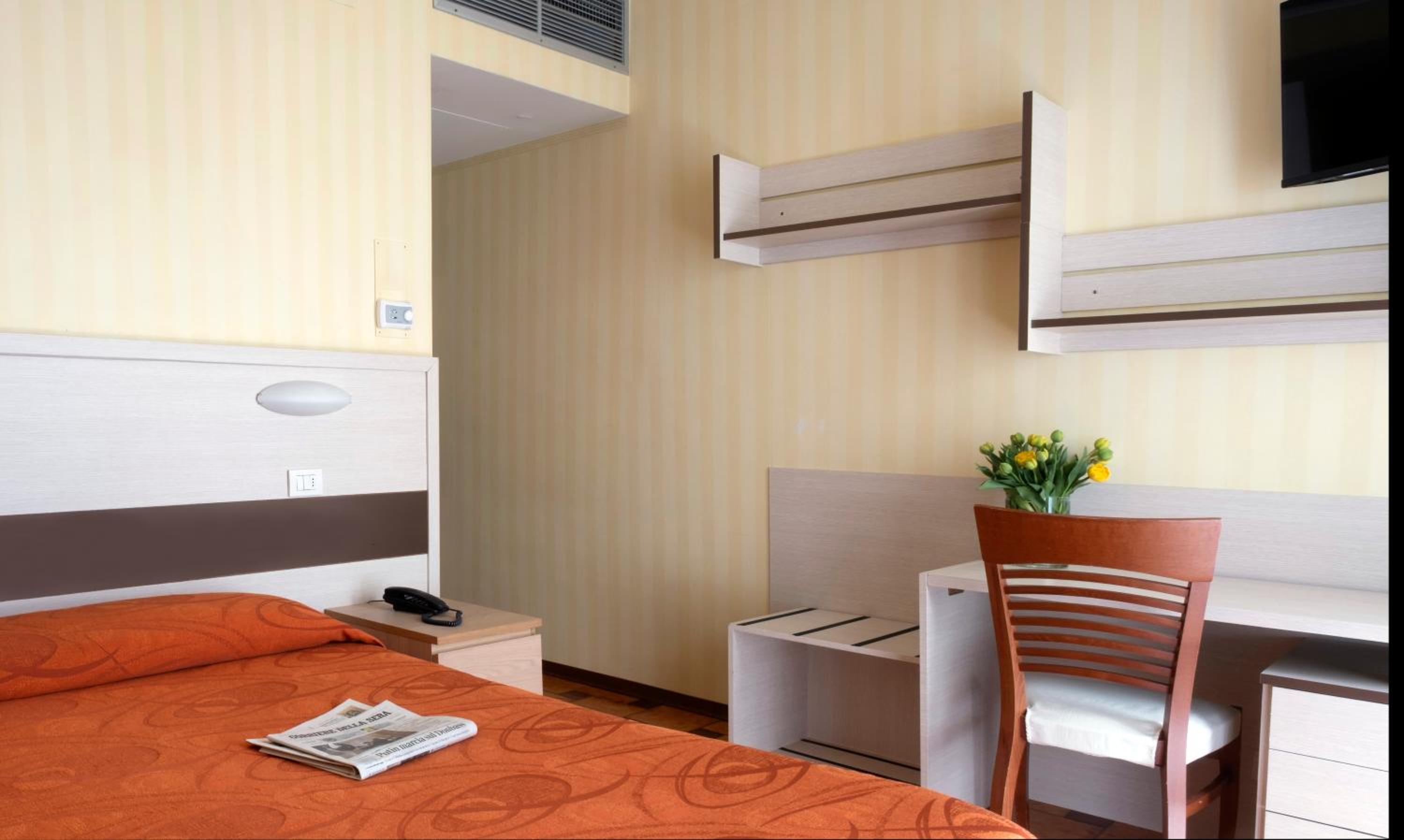 Standard Double Room - Photo 3