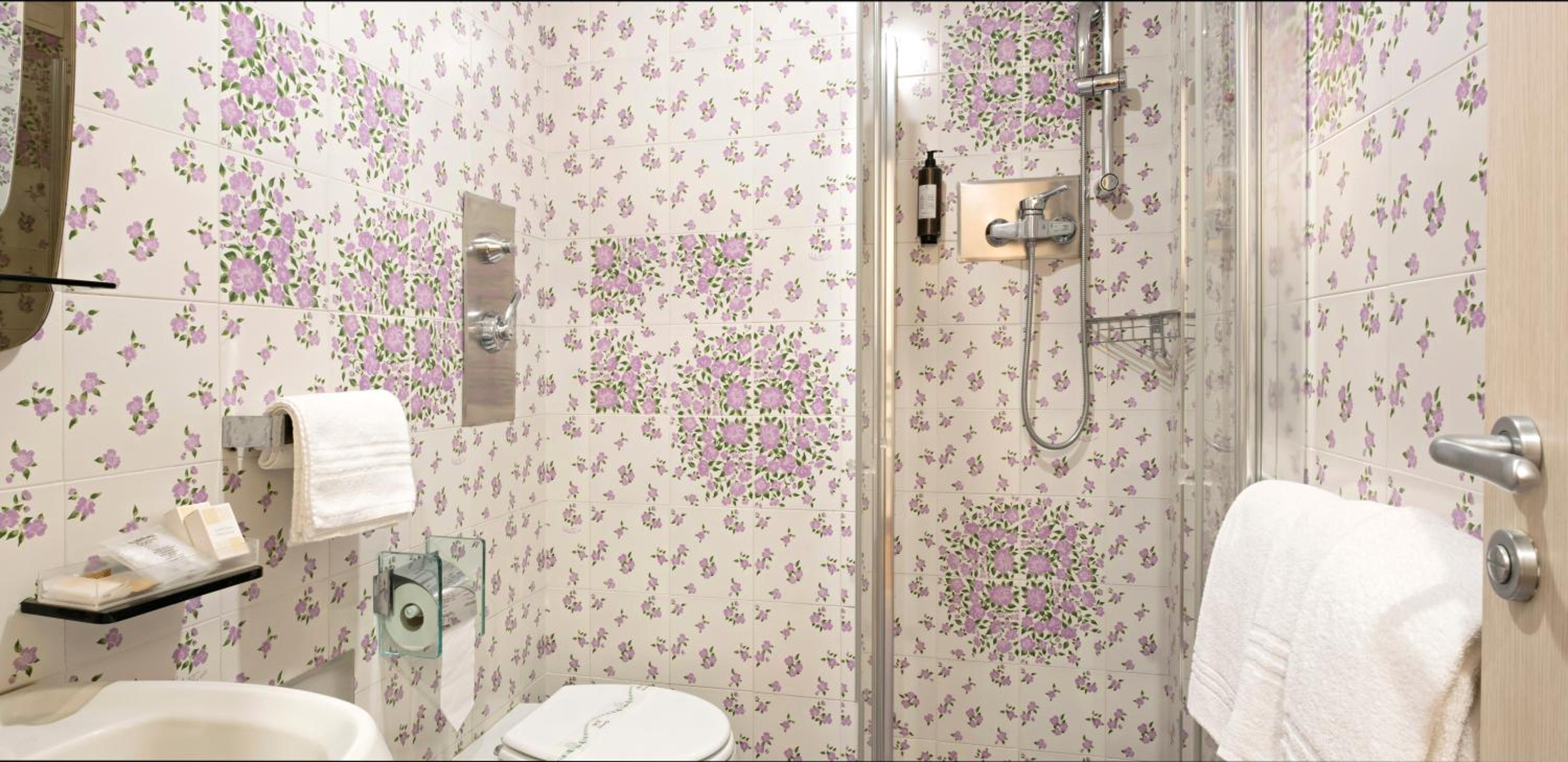 Standard Double Room - Photo 2