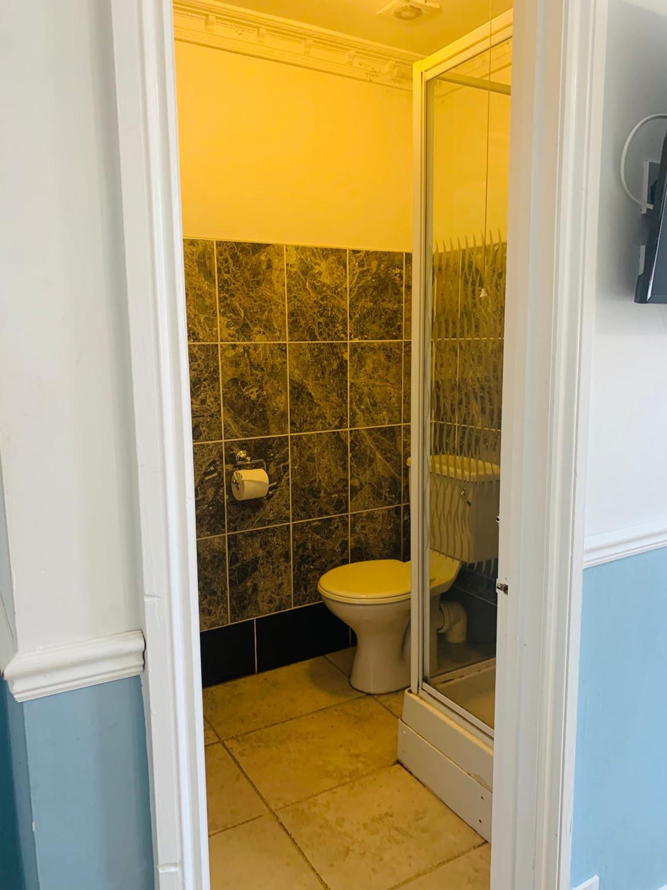 Twin Room with Shower photo 3