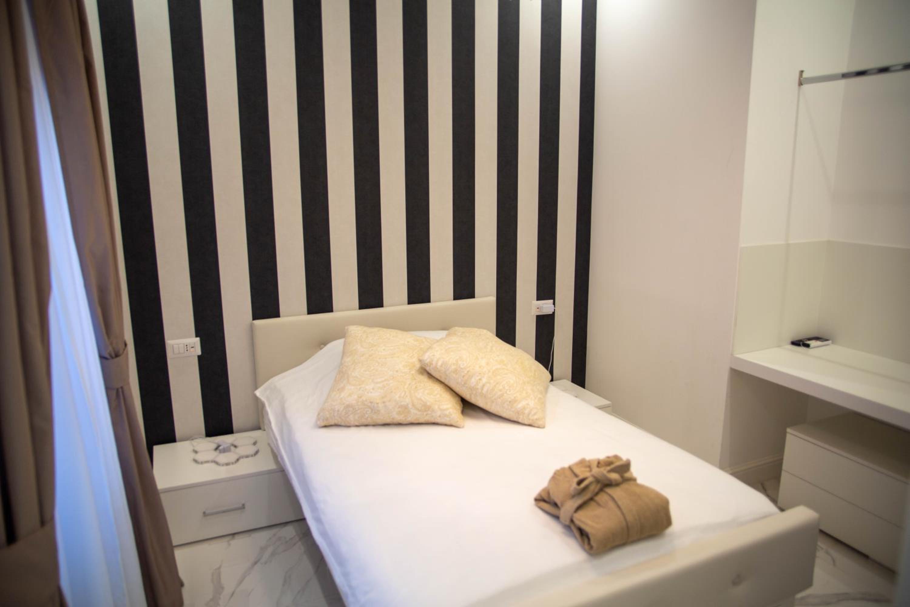 Large Single Room photo 1
