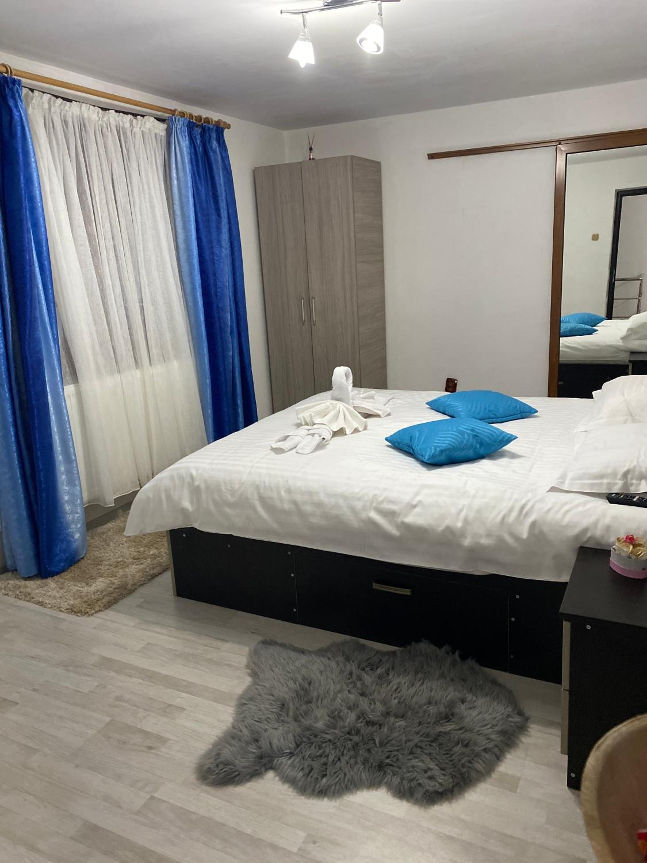 Double Room - Photo 3