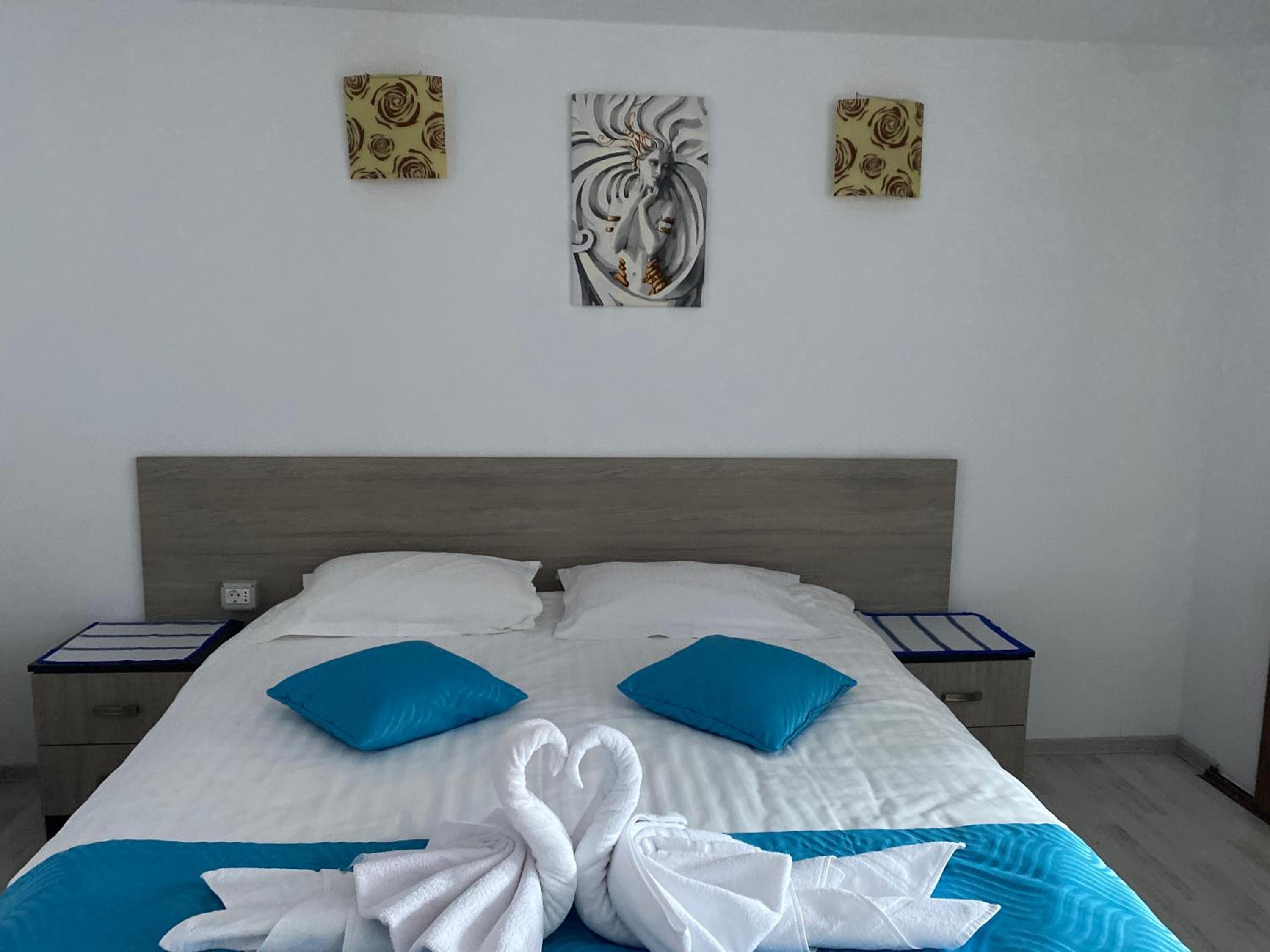 Double Room - Photo 2