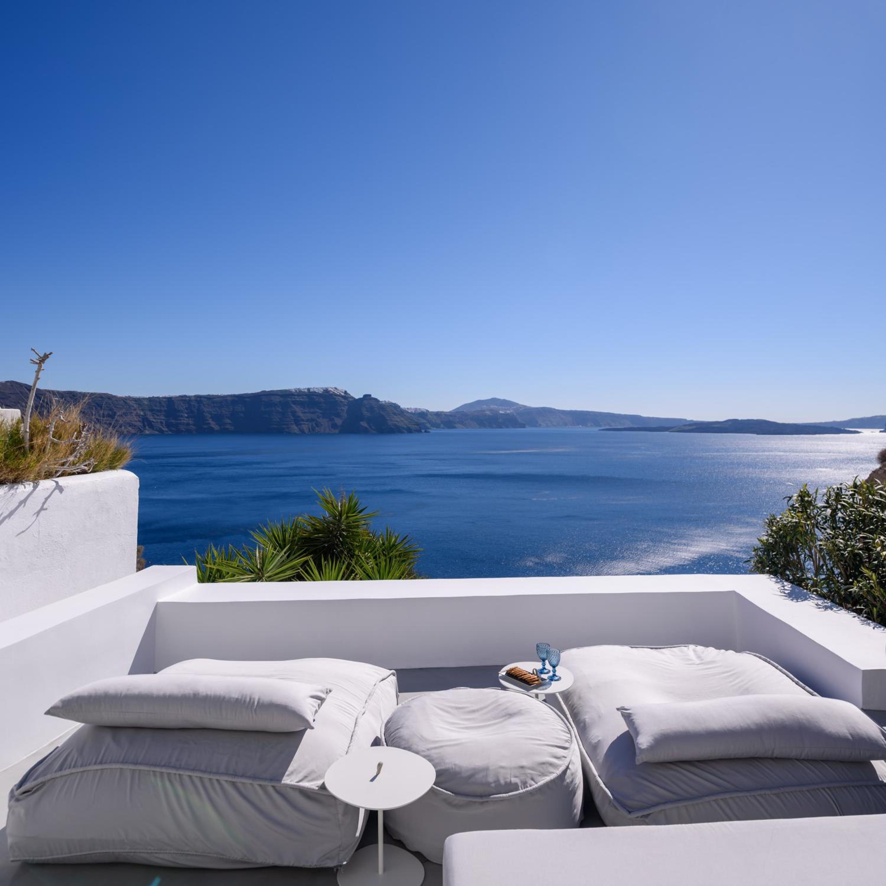 Two Bedroom Villa with Caldera View and Heated Plunge Pool - Photo 5