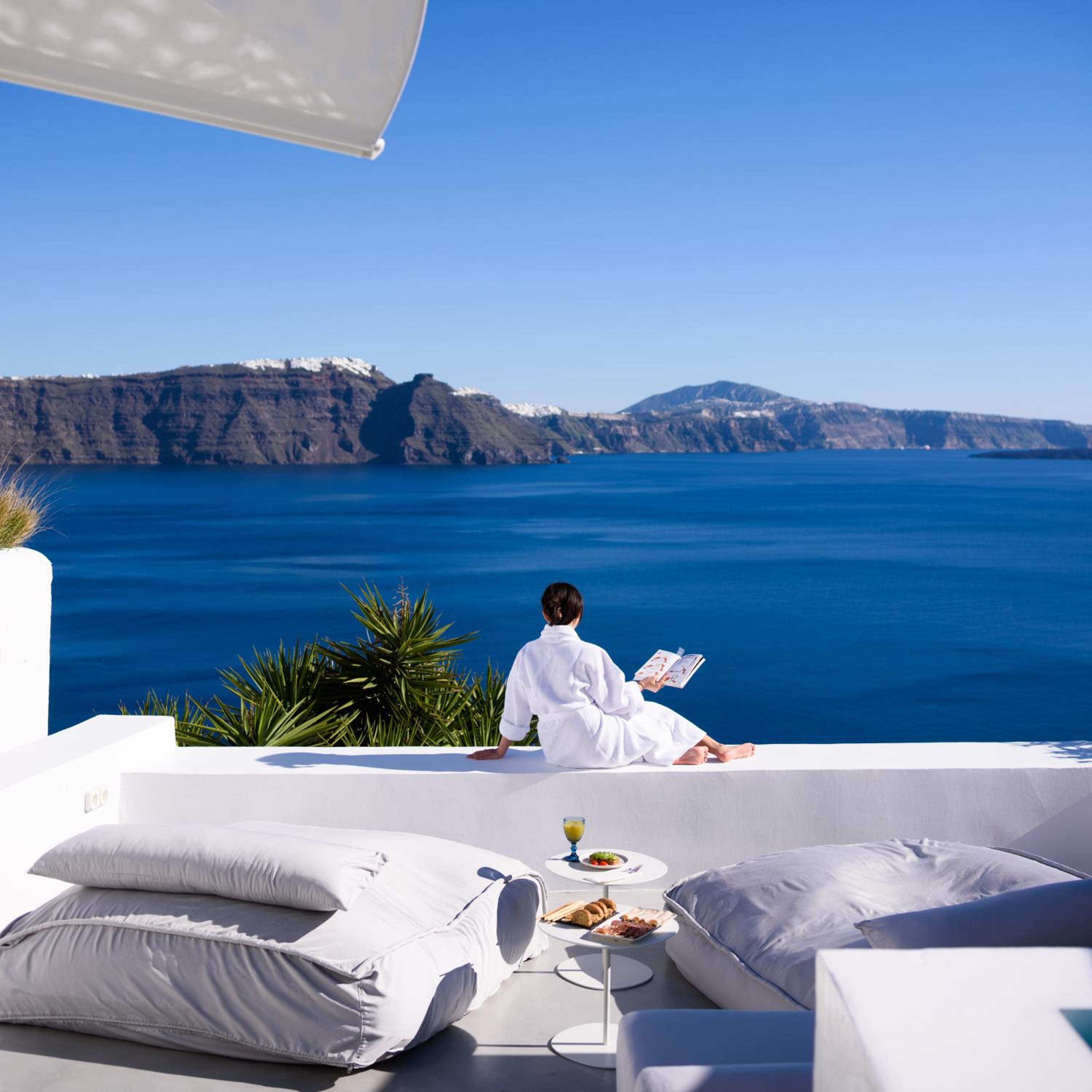 Two Bedroom Villa with Caldera View and Heated Plunge Pool - Photo 52