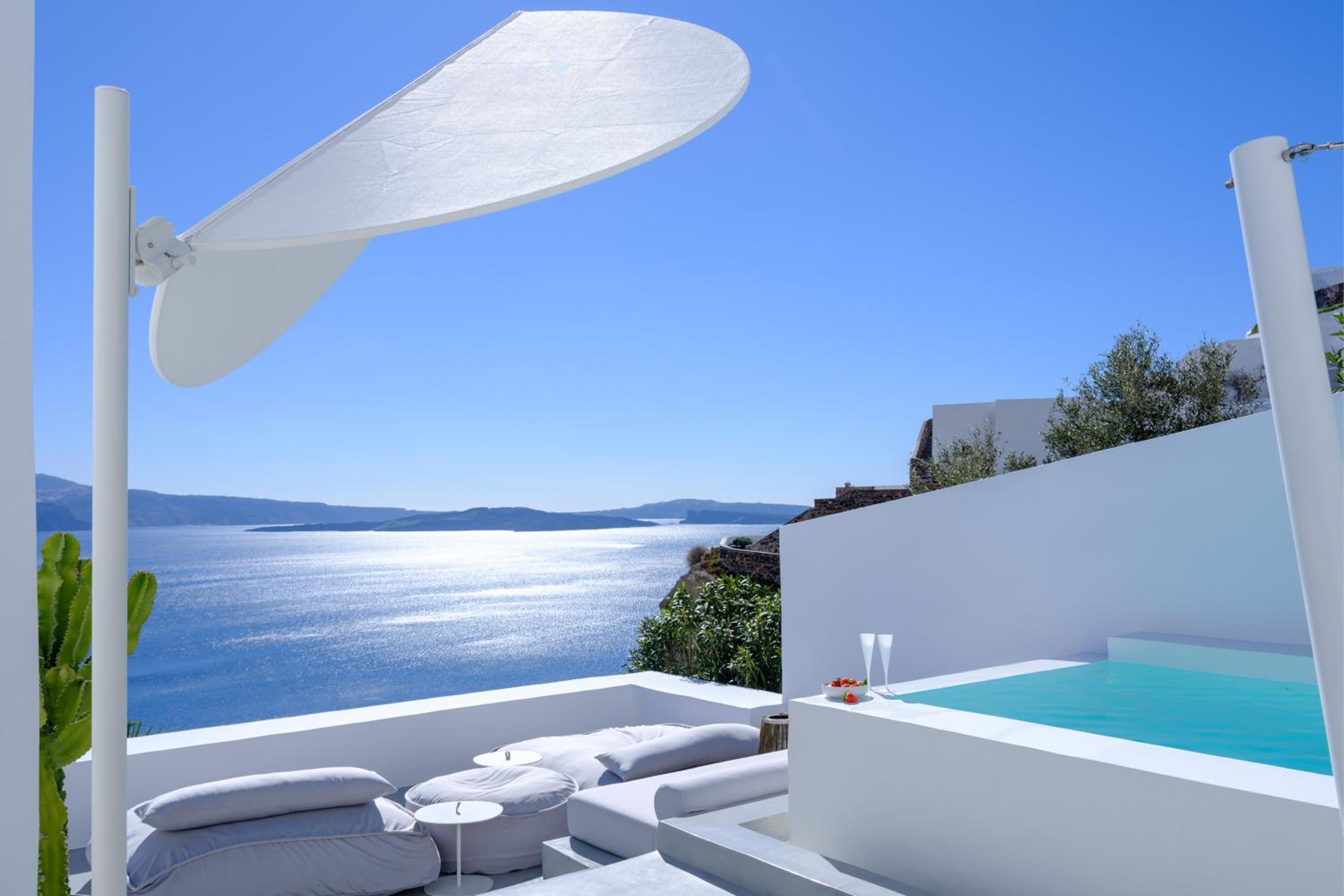Two Bedroom Villa with Caldera View and Heated Plunge Pool - Photo 48