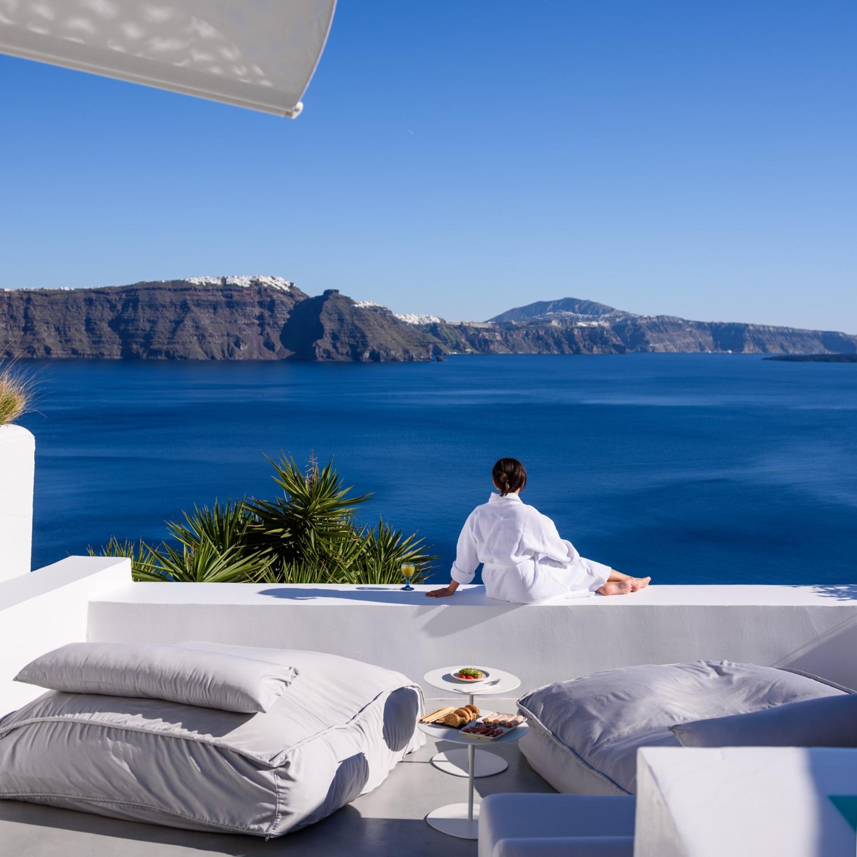 Two Bedroom Villa with Caldera View and Heated Plunge Pool - Photo 47