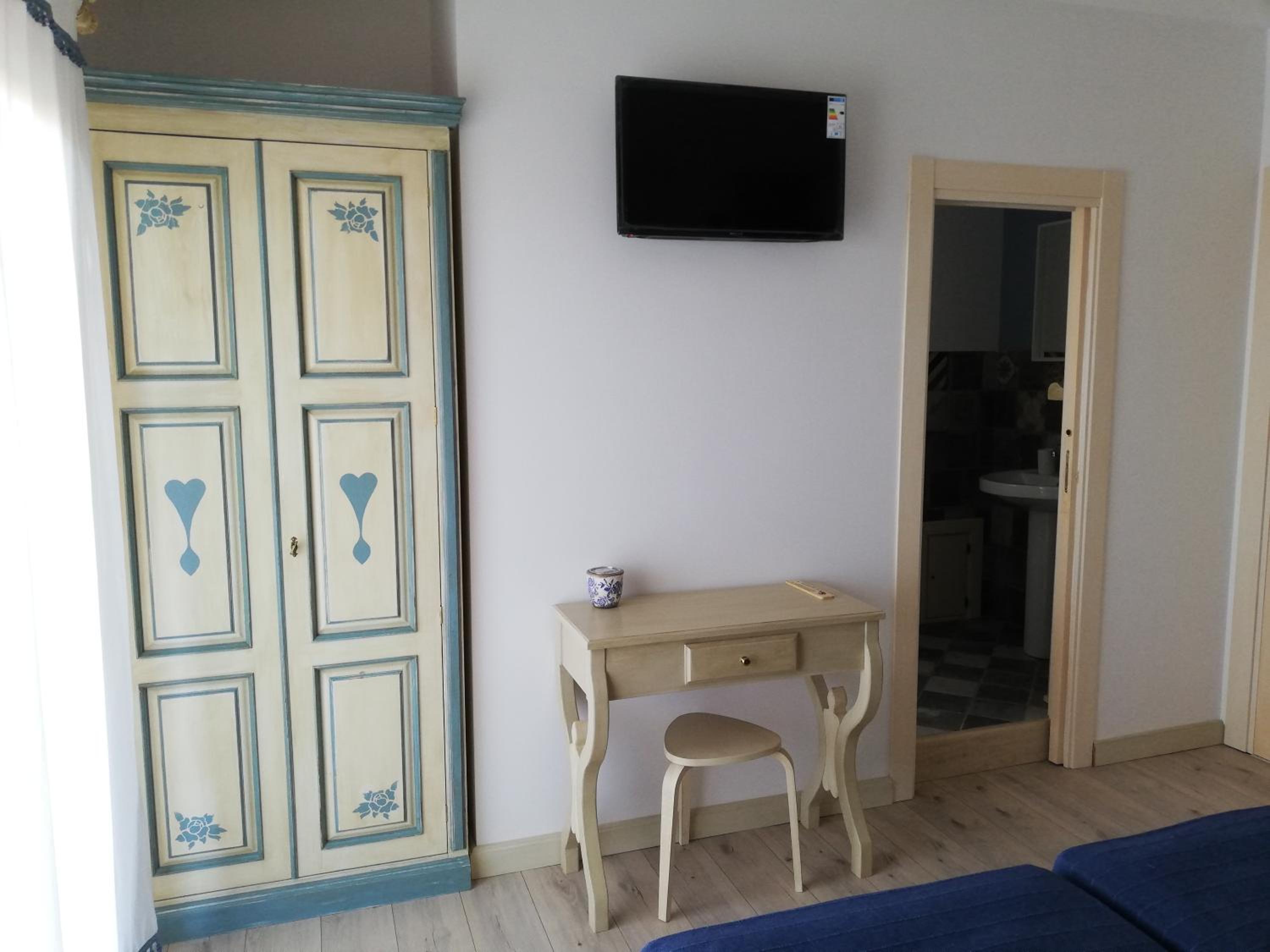 Double Room with Private Bathroom photo 2