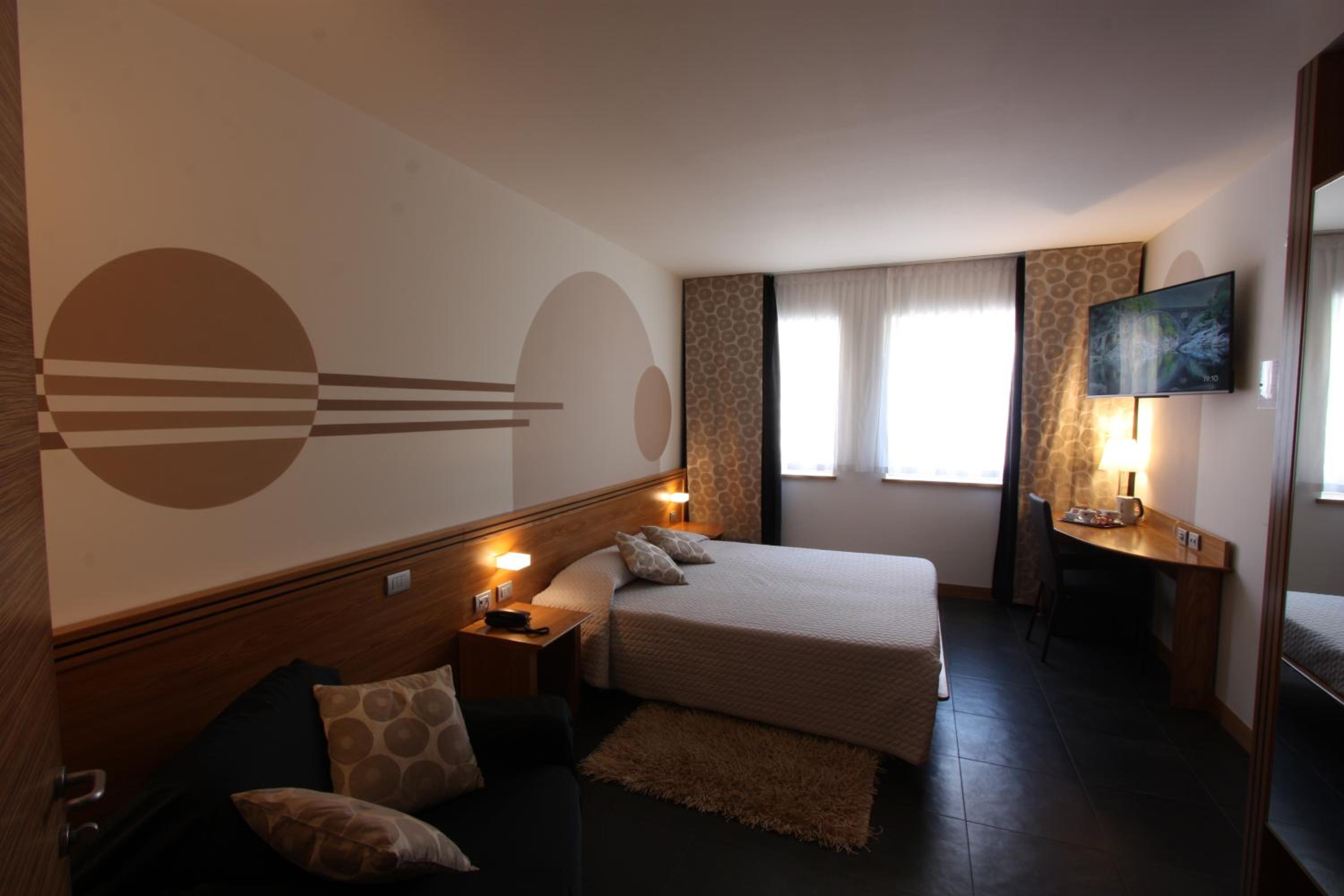Deluxe Room - Photo 1
