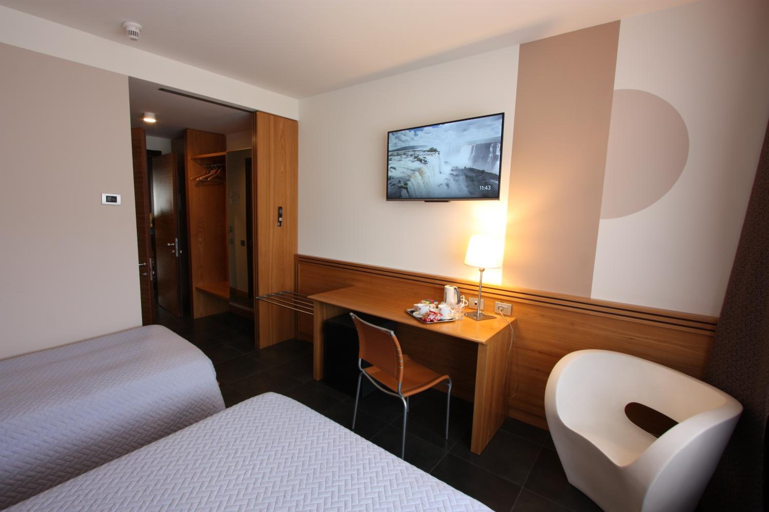 Classic Triple Room - Photo 31