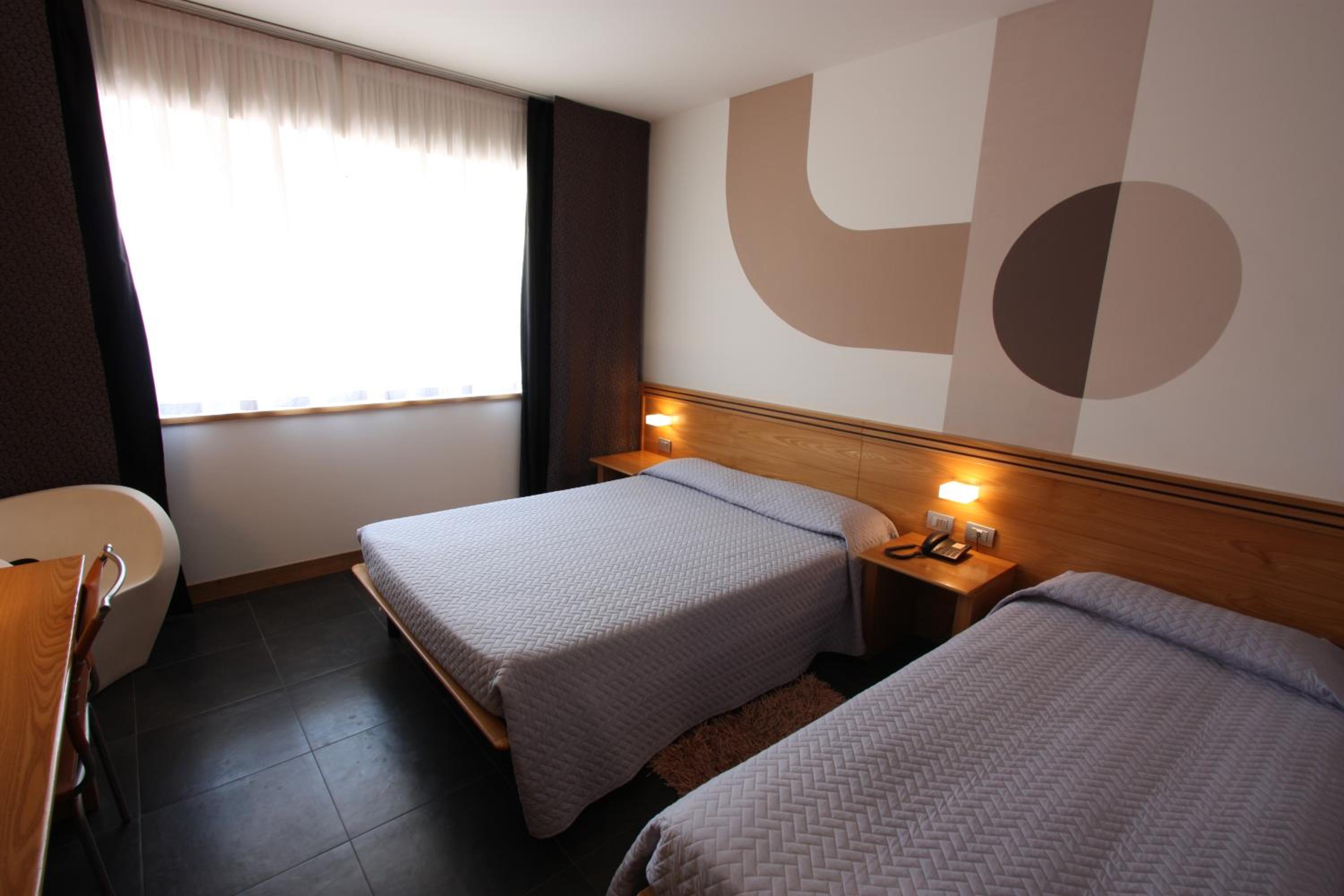 Classic Triple Room - Photo 30