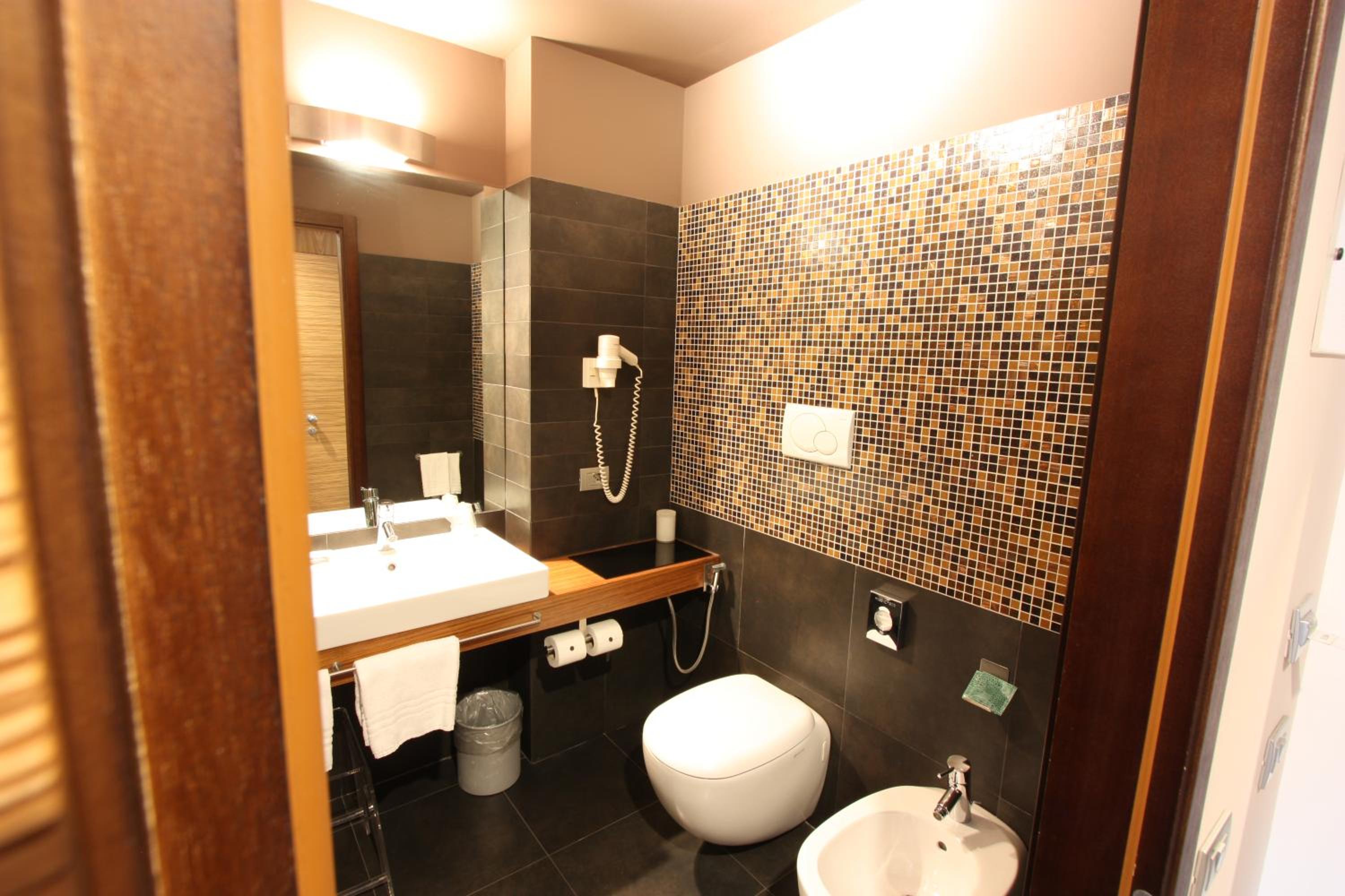 Classic Triple Room - Photo 29
