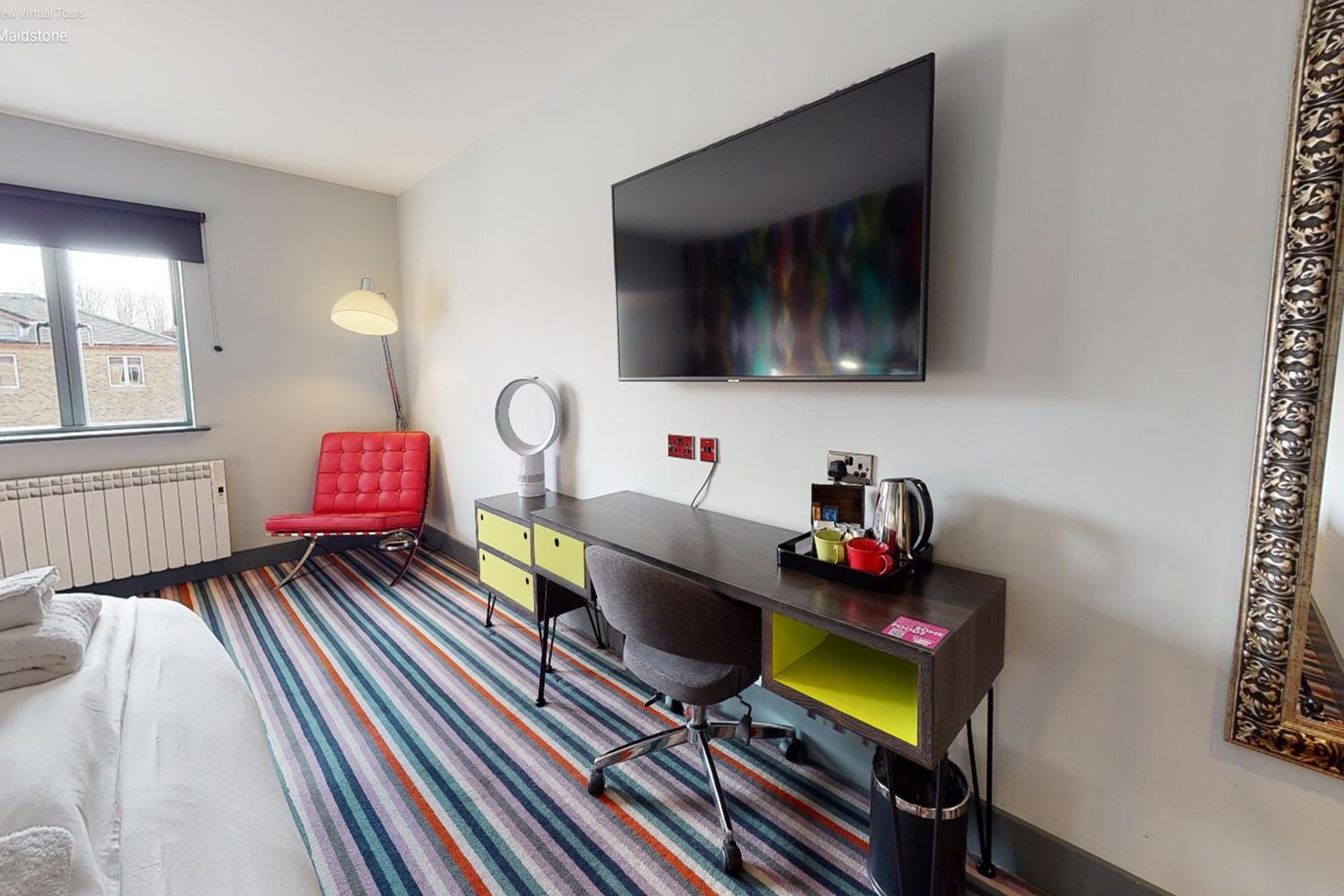 CLUB ROOM (FREE PARKING, GYM & POOL ACCESS) photo 3