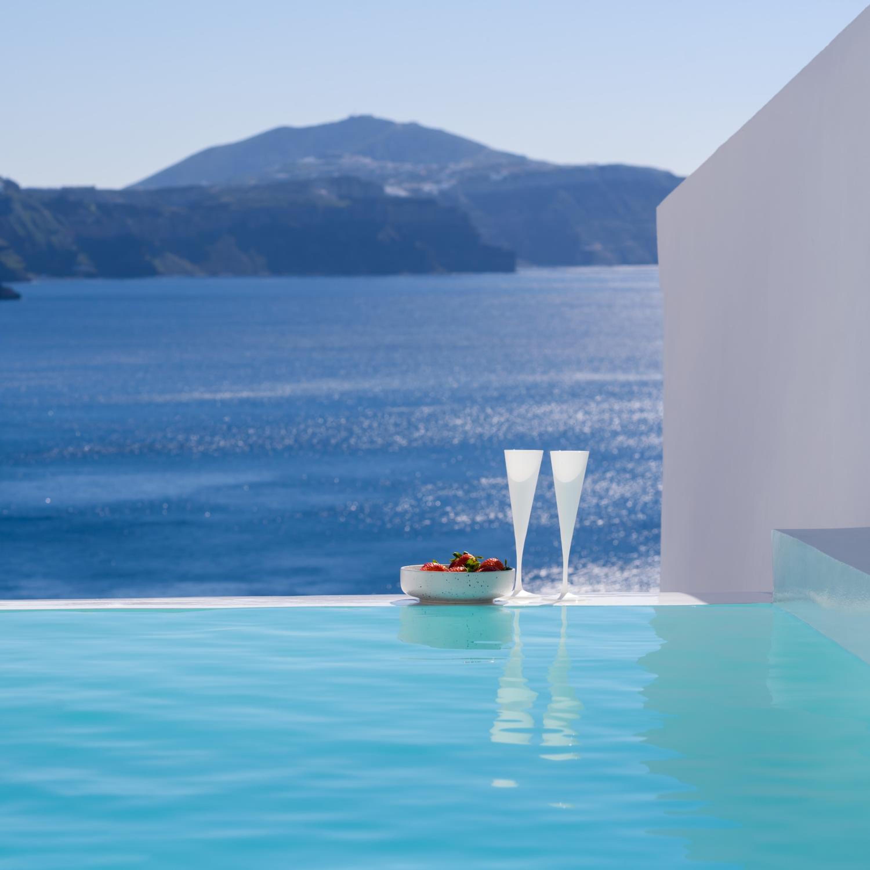 Two Bedroom Villa with Caldera View and Heated Plunge Pool - Photo 45