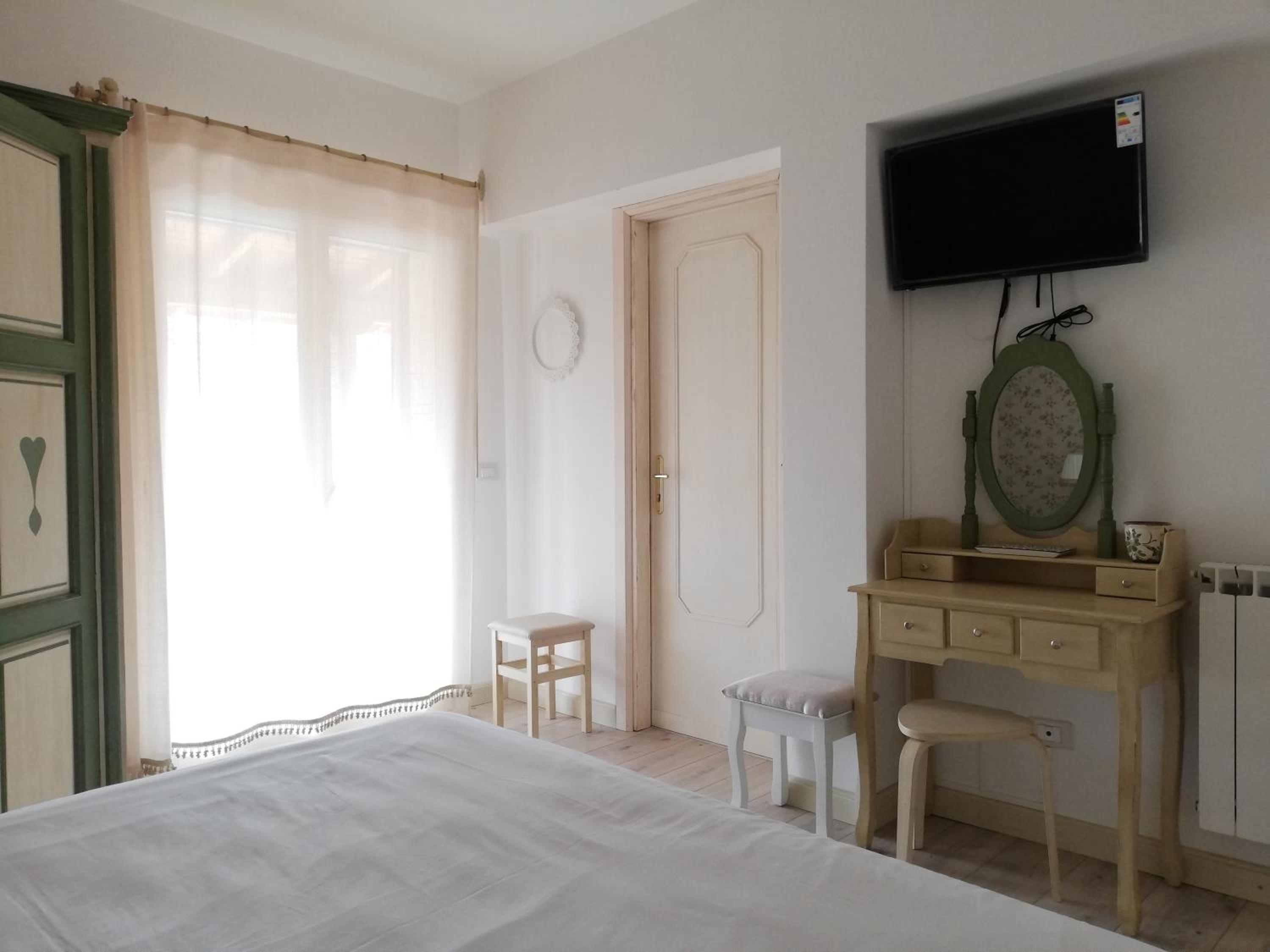 Quadruple Room with Private Bathroom photo 2