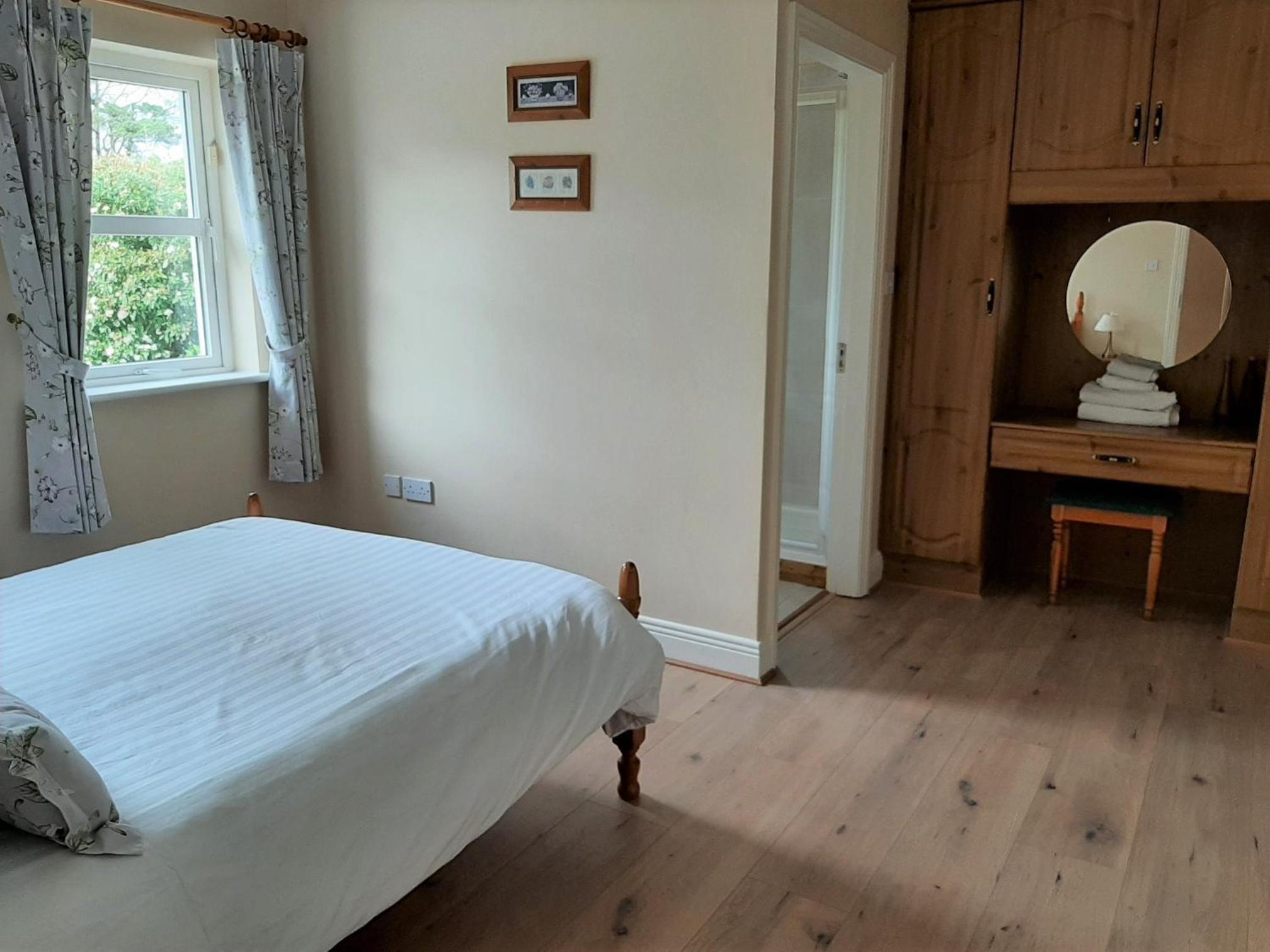 Three-Bedroom Cottage photo 1