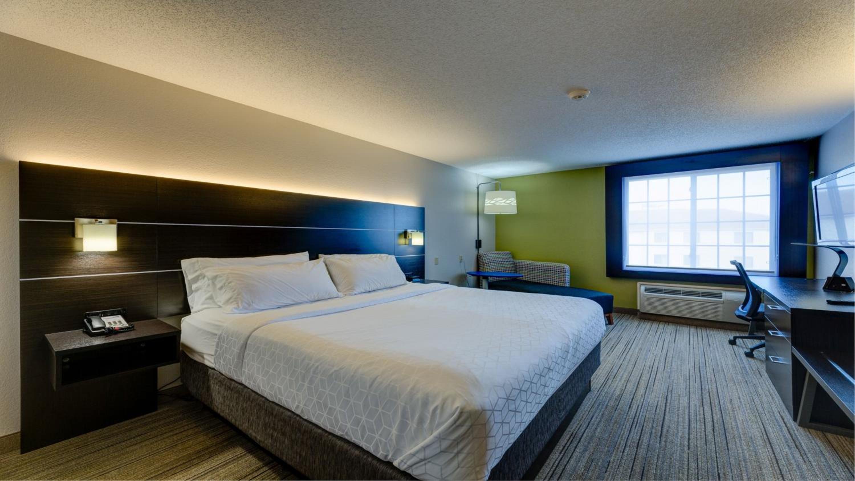 Standard King Room - Photo 2