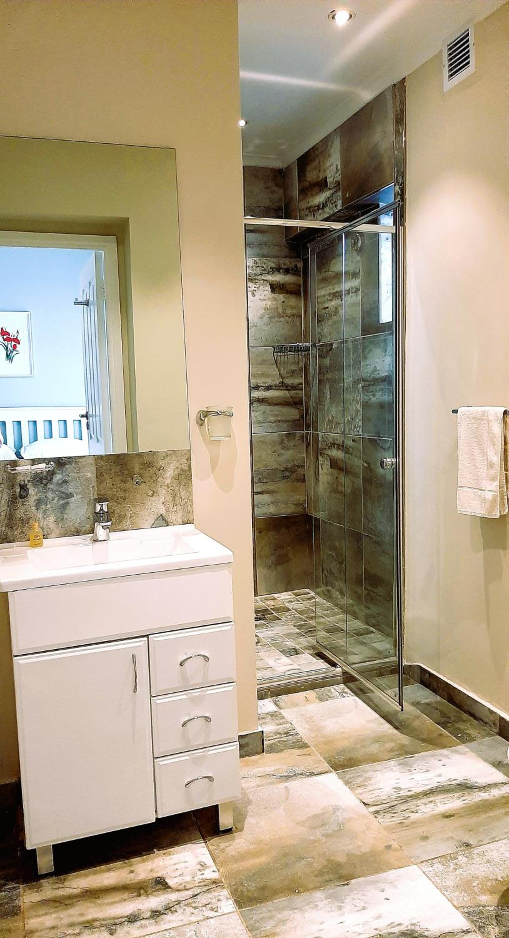 Budget Triple Room - Photo 6