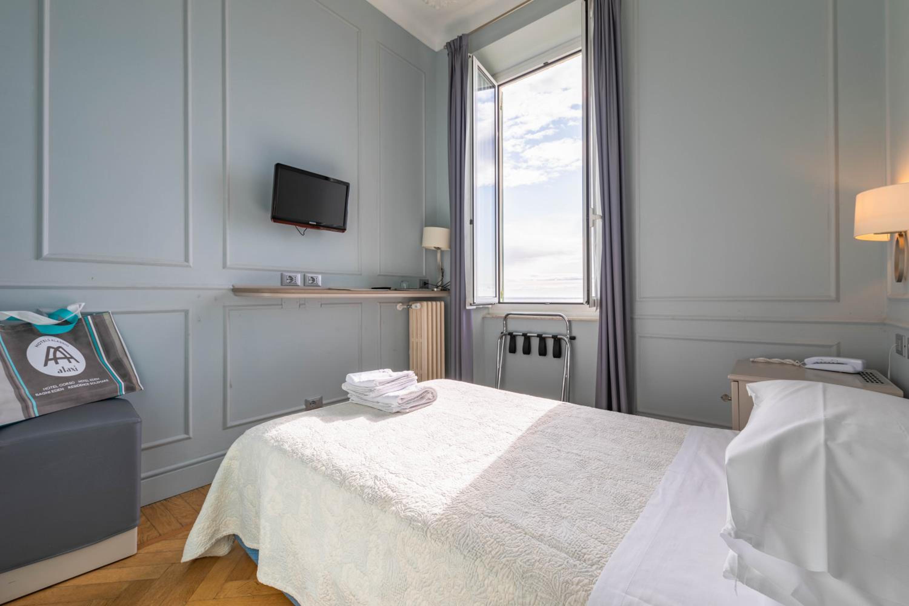 Deluxe Single Room with Sea View photo 2