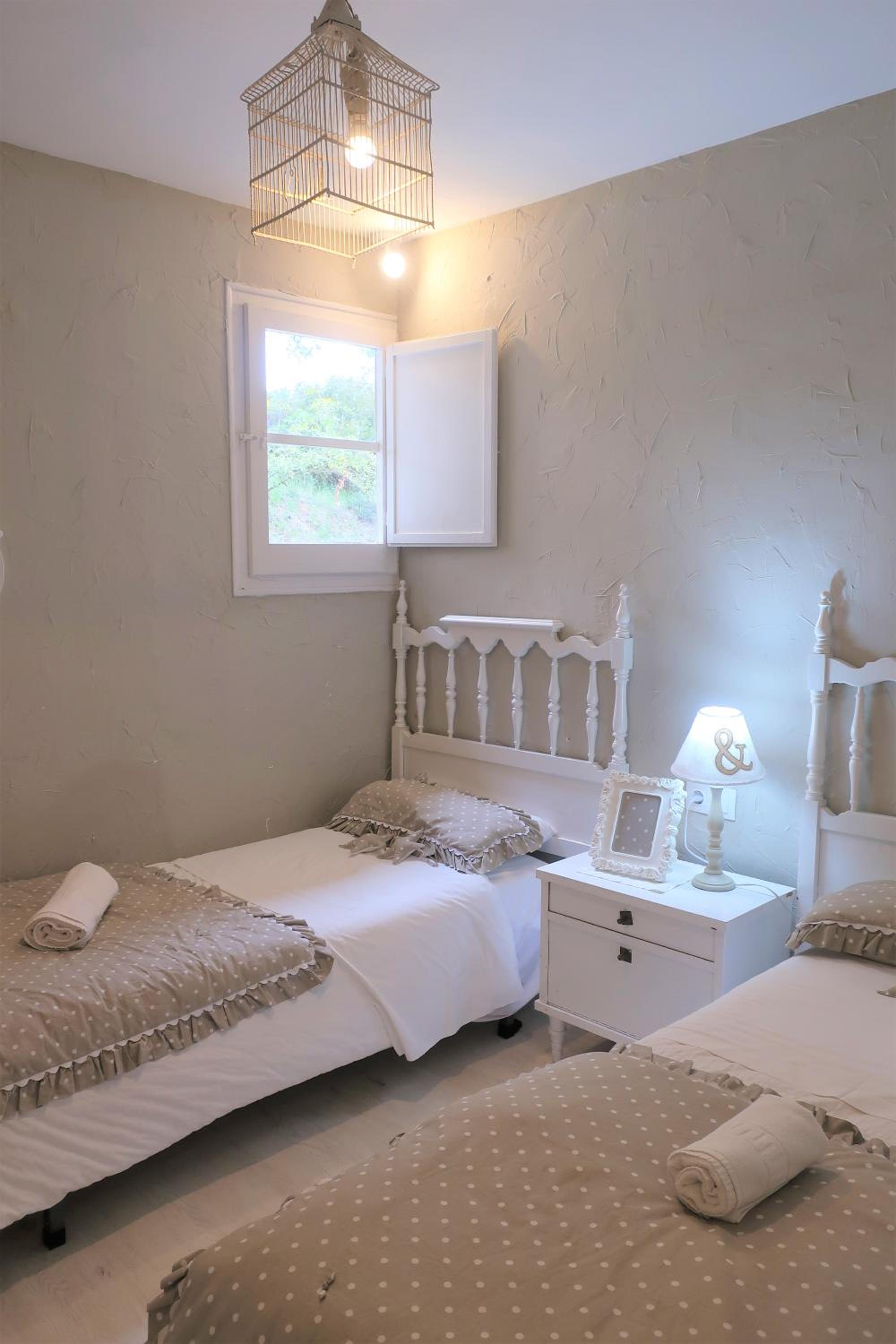 Two-Bedroom Apartment - Photo 2
