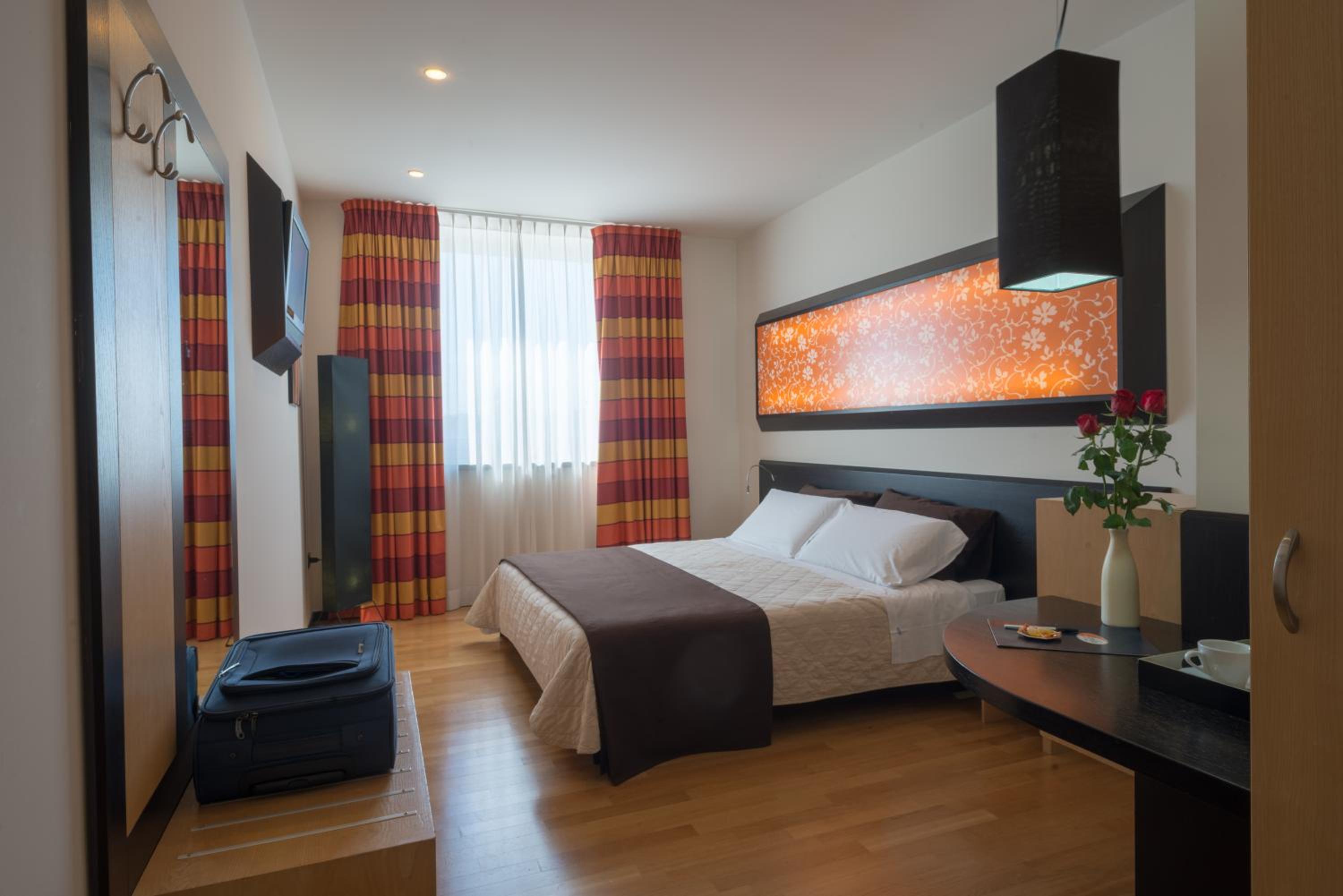 Double or Twin Room - Photo 19