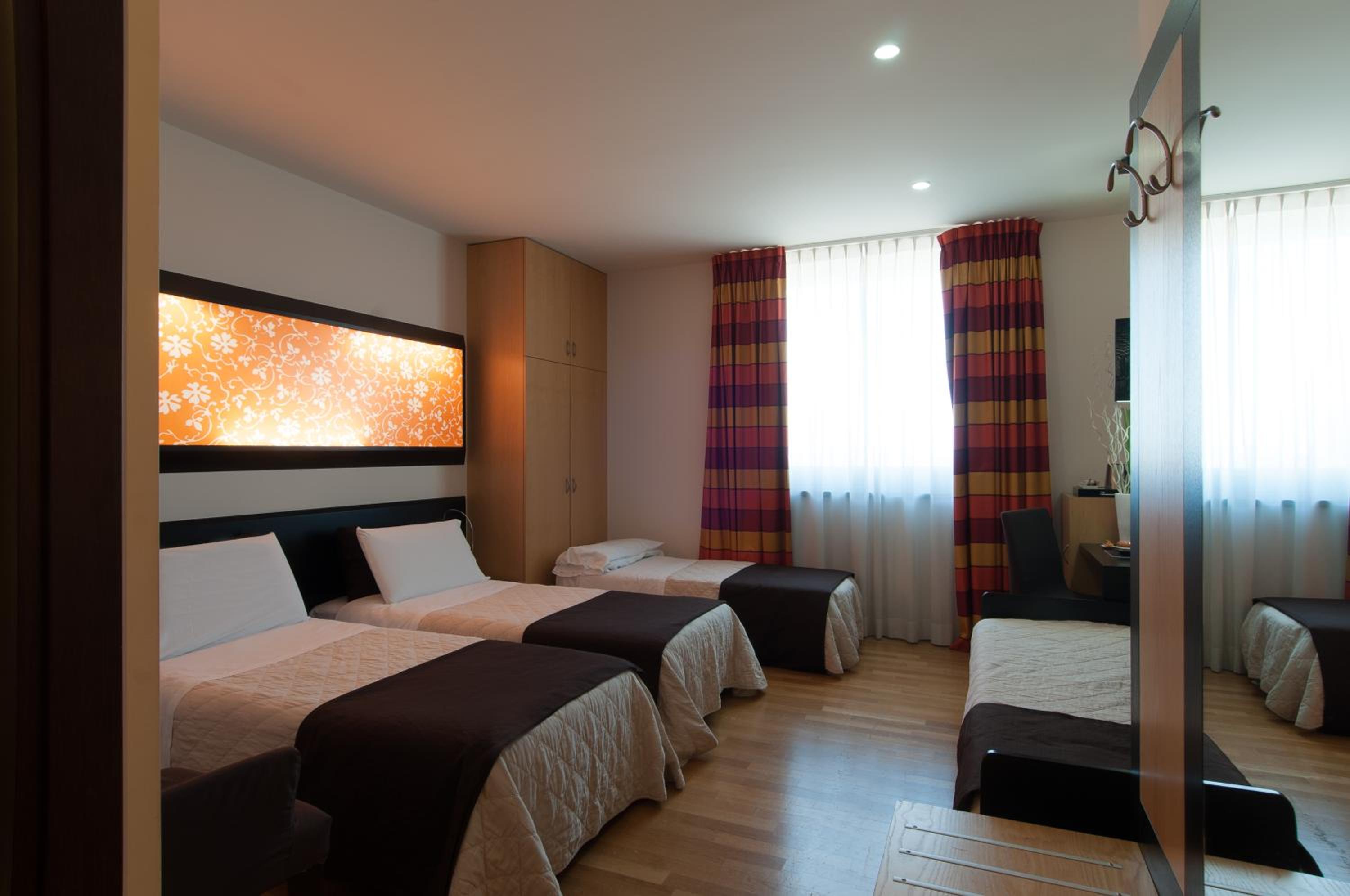 Quadruple Room - Photo 1