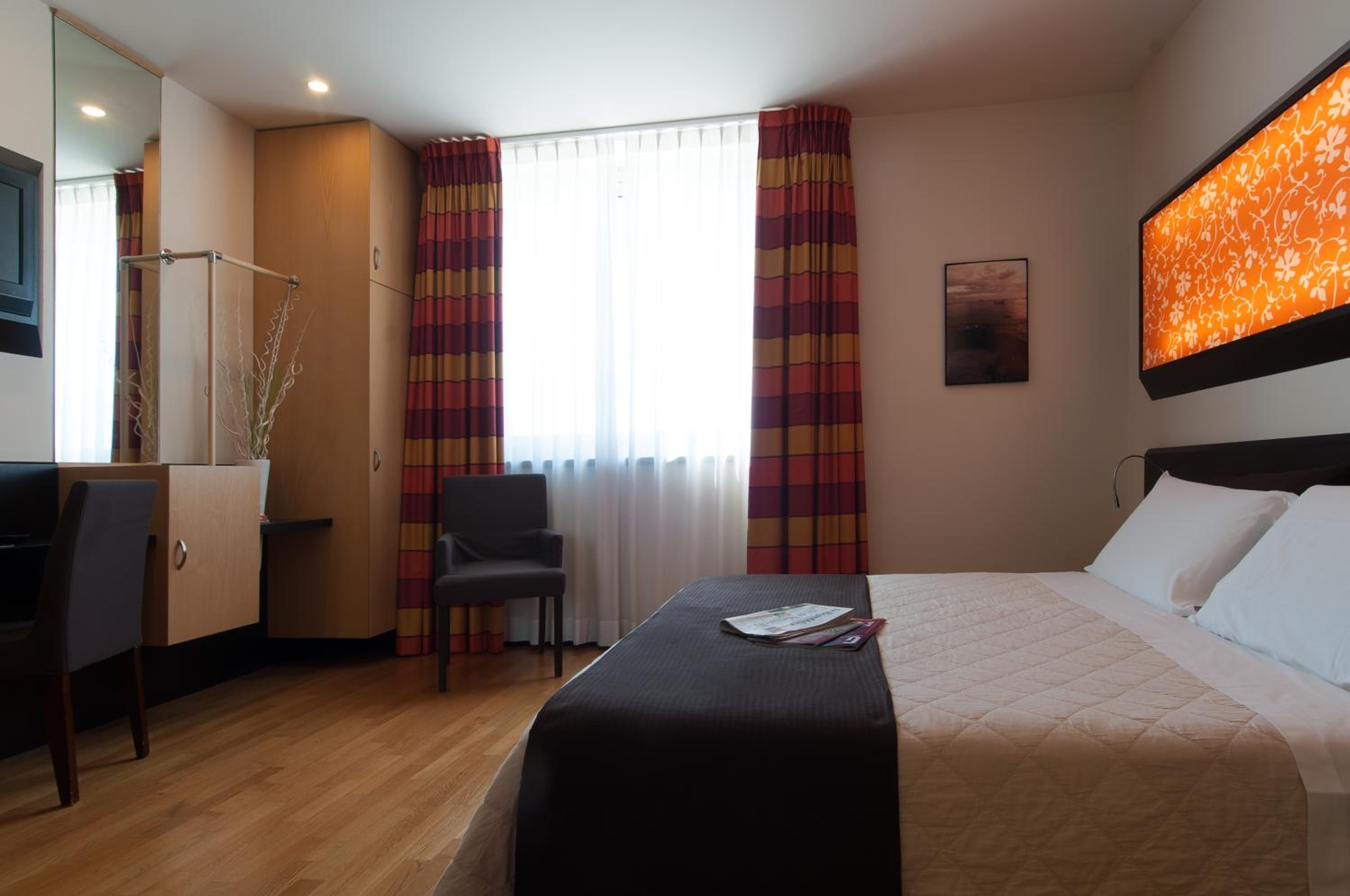Double or Twin Room - Photo 16