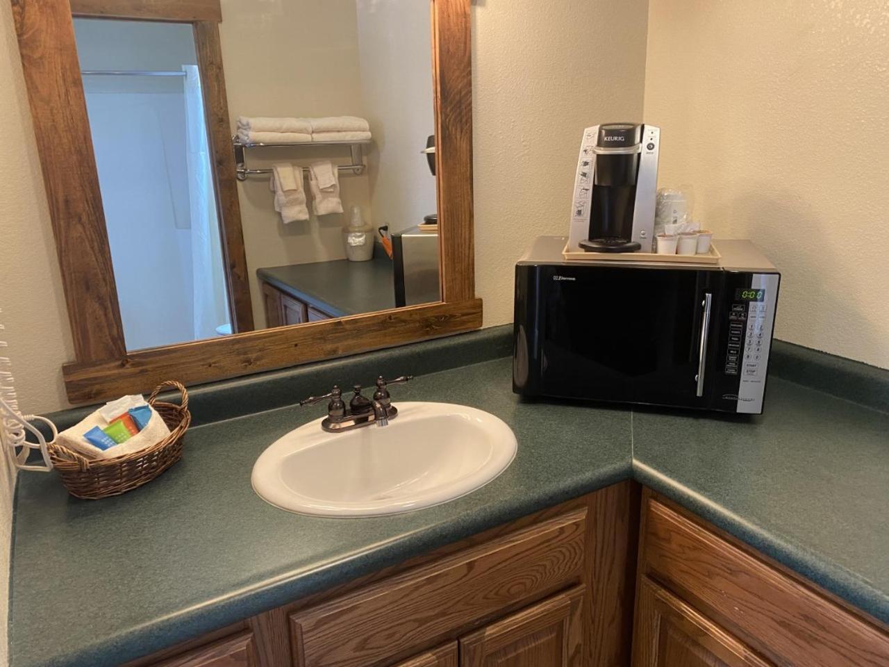 Single Room with Lake View - Photo 4