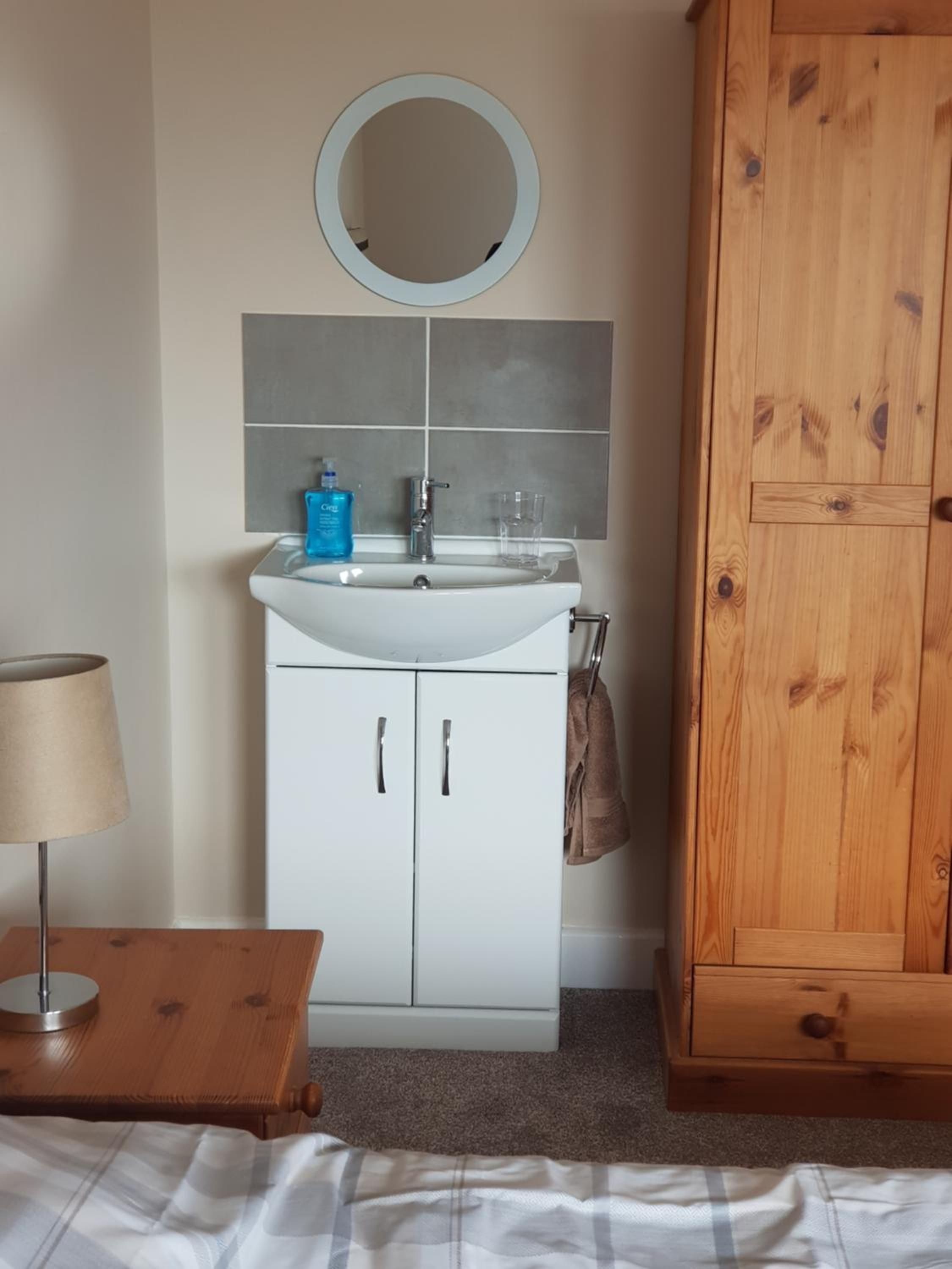 Quadruple Room with Private Bathroom - Photo 2