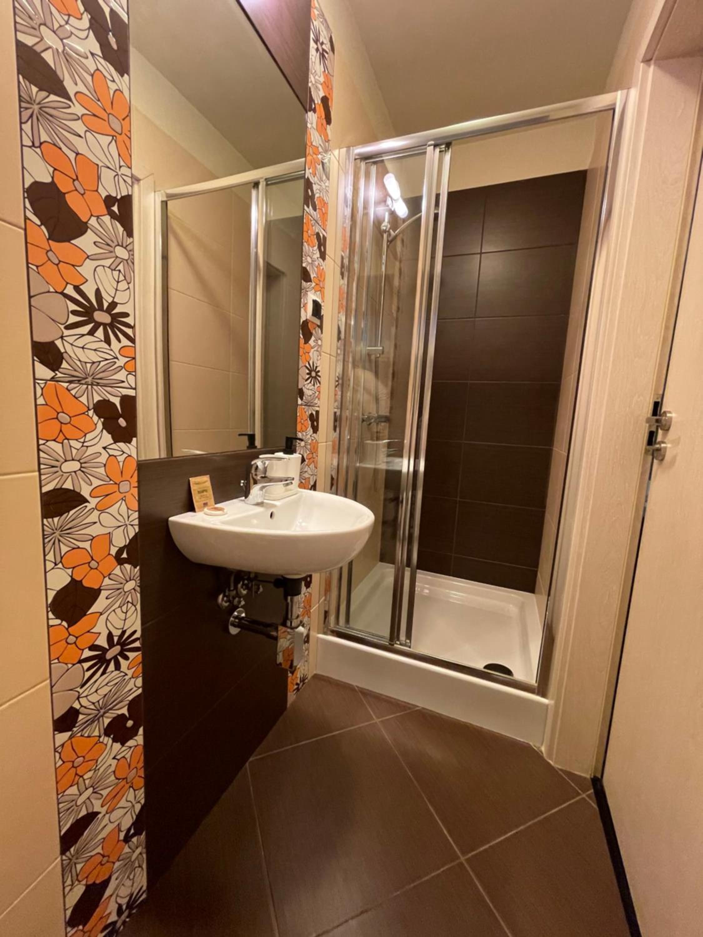 Deluxe Double Room - Photo 10