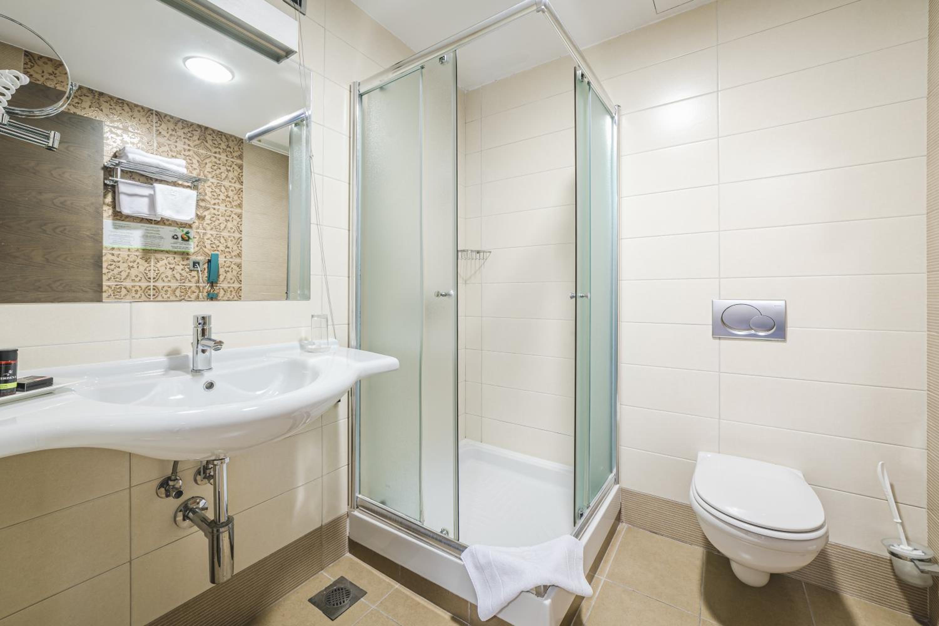 Standard Double Room - Photo 5