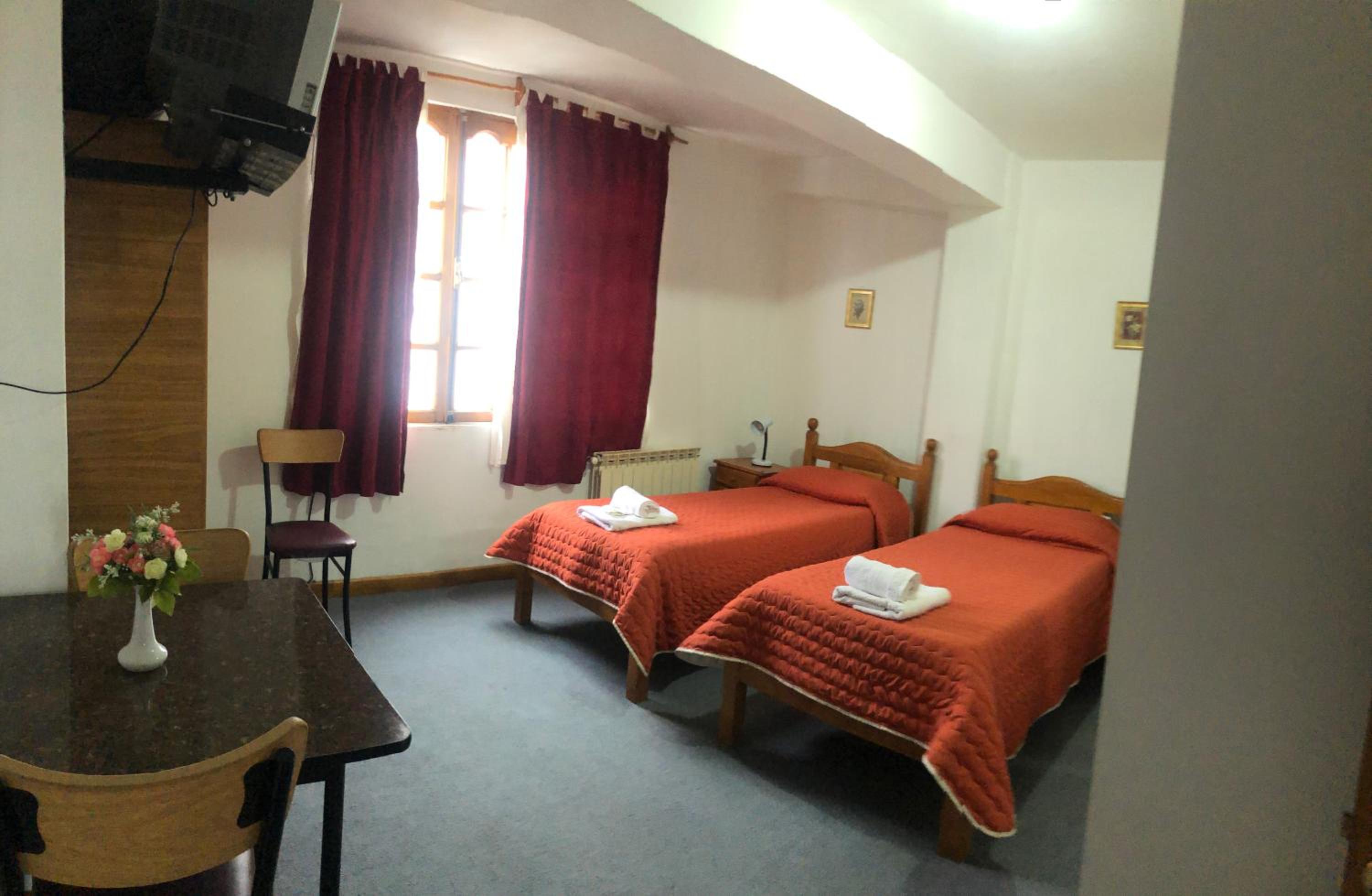 Standard Twin Room with Mountain View