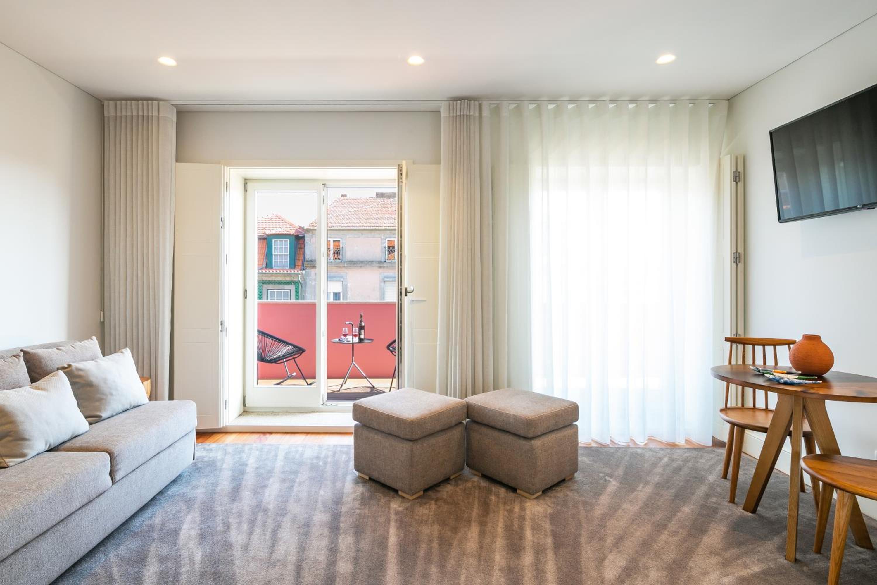 Suite with Balcony thumbnail 6