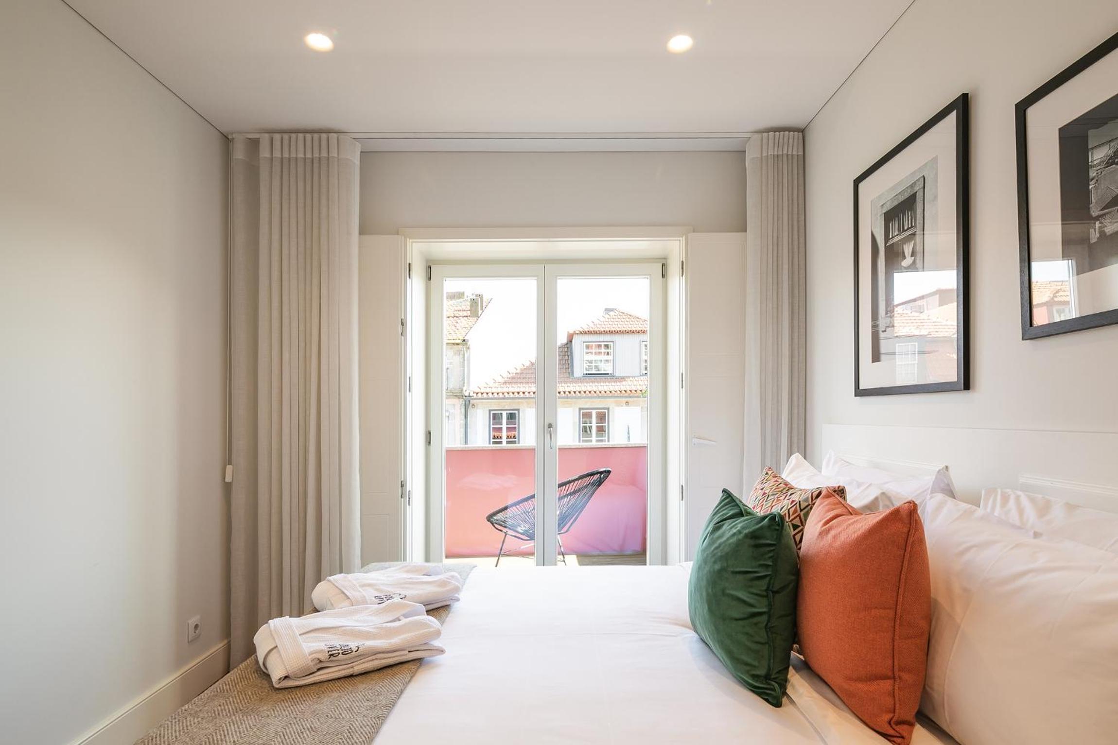 Suite with Balcony thumbnail 6