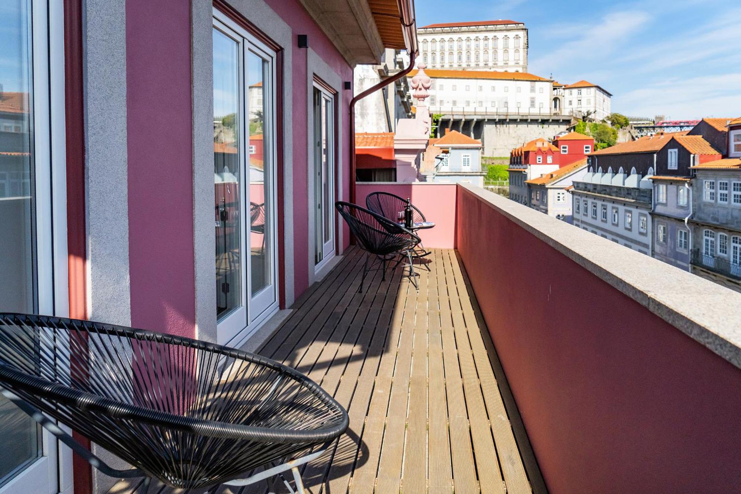 Suite with Balcony thumbnail 5