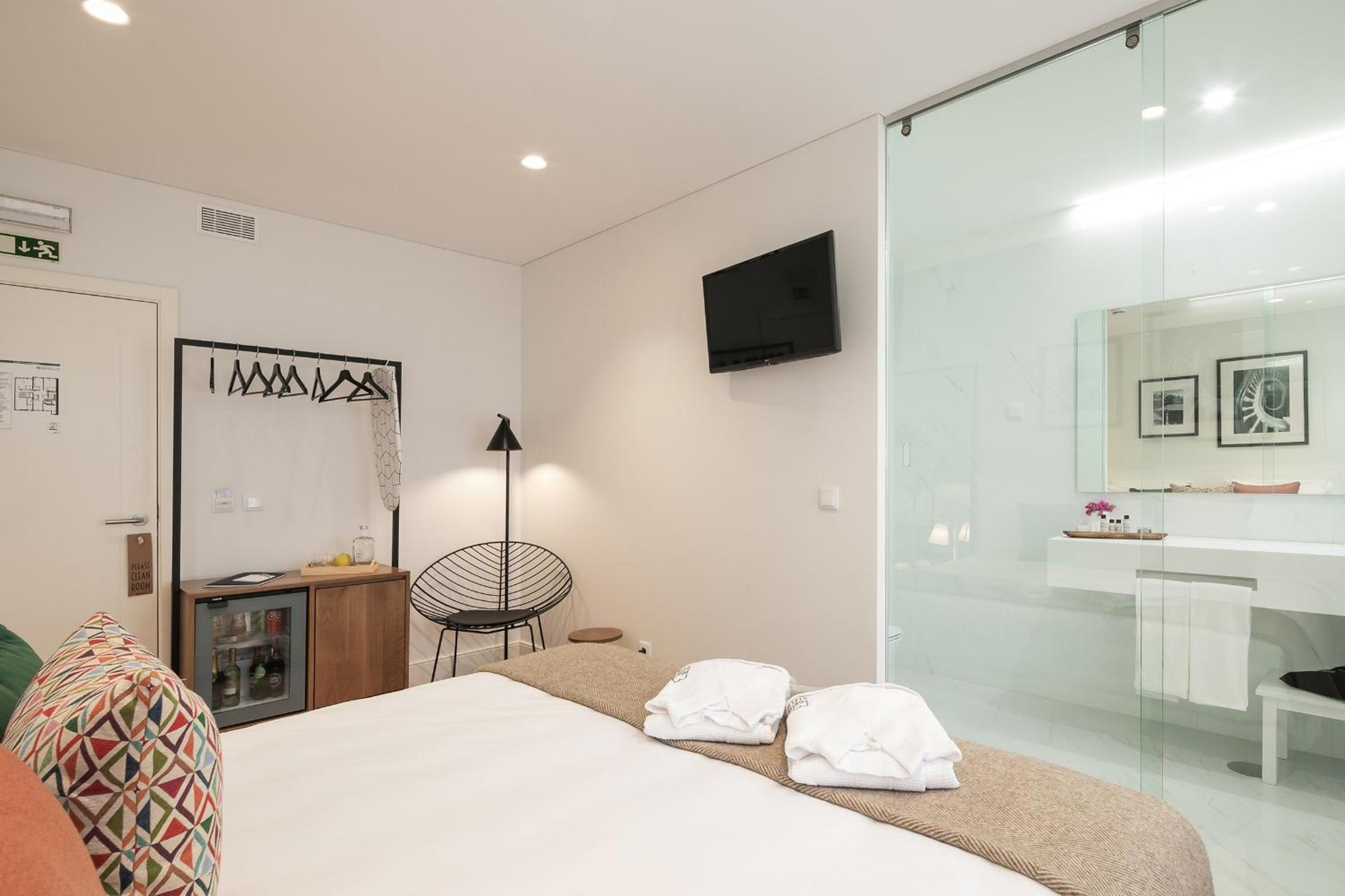 Double or Twin Room - Photo 13