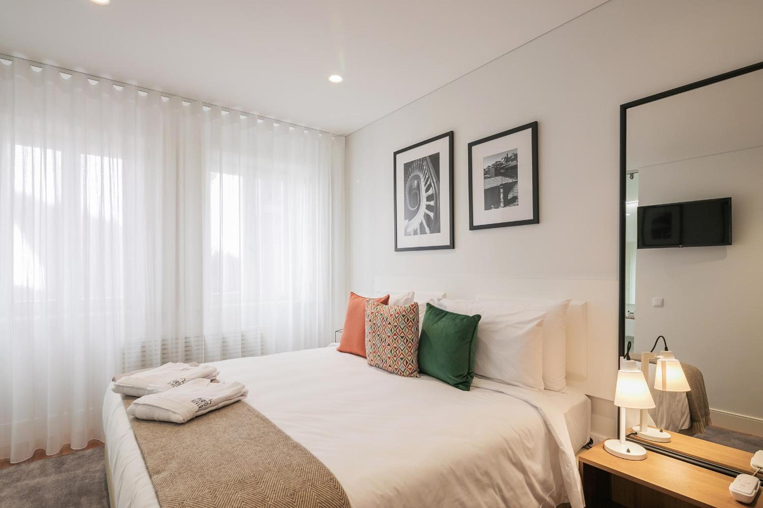 Double or Twin Room - Photo 6