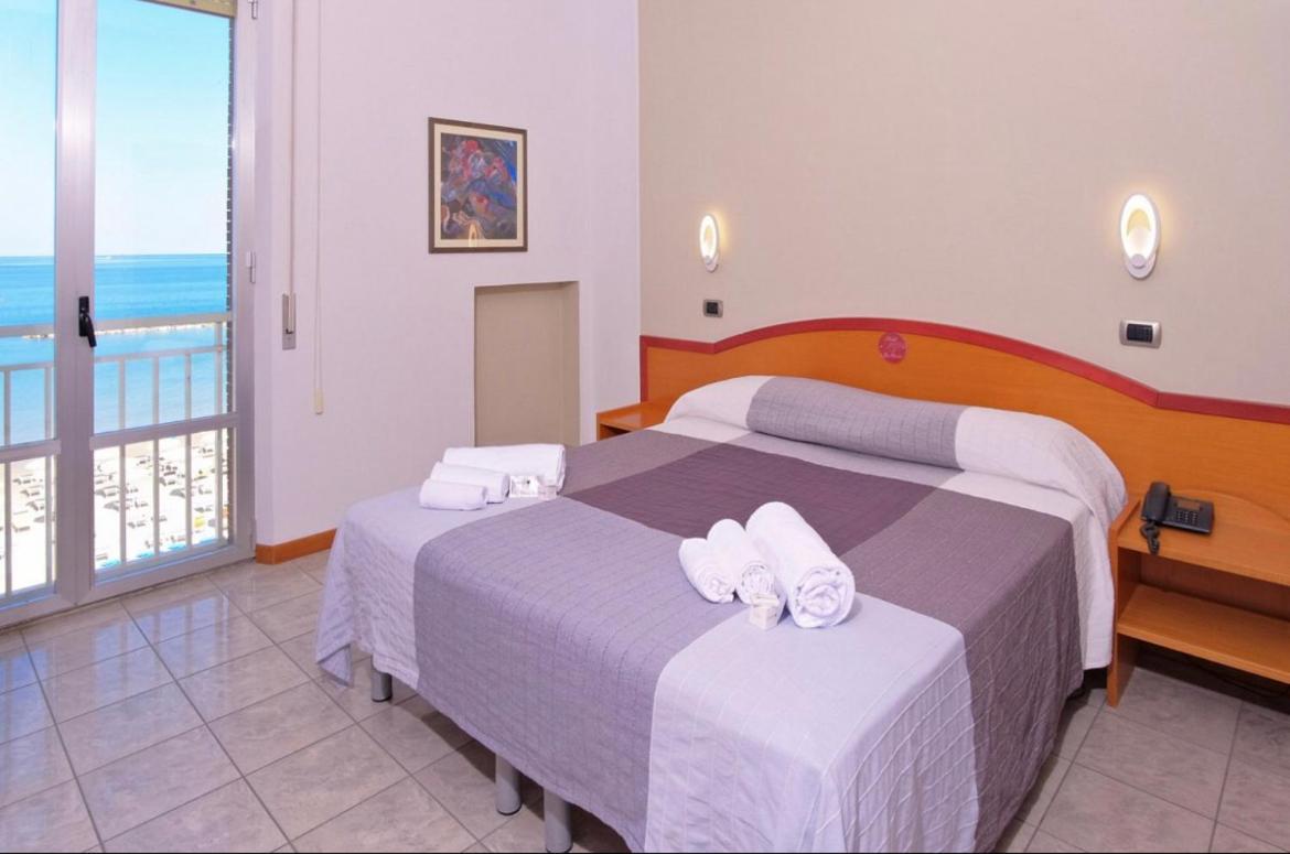 Double Room With Balcony And Sea View photo 2