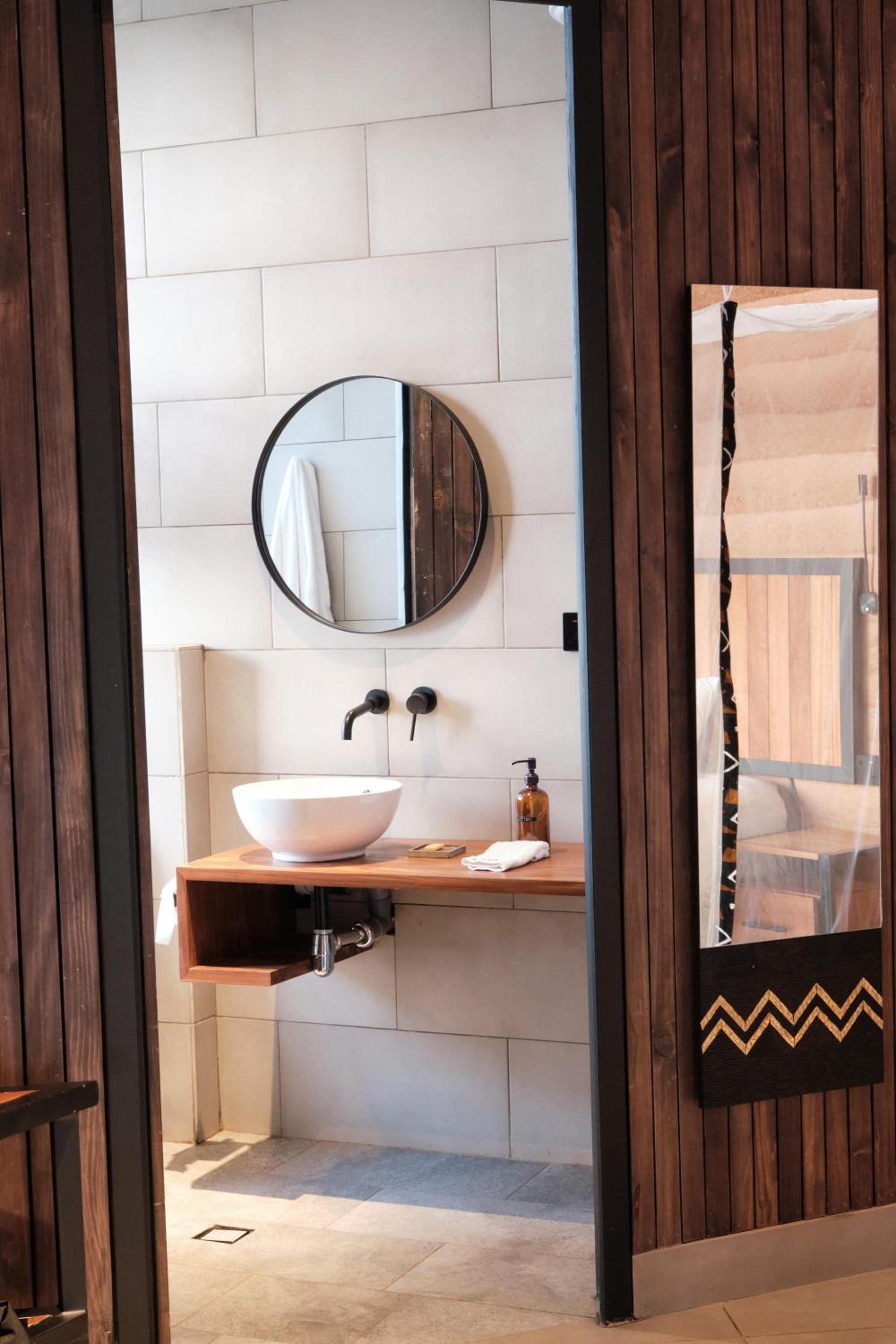 Deluxe Double or Twin Room with Lake View photo 3
