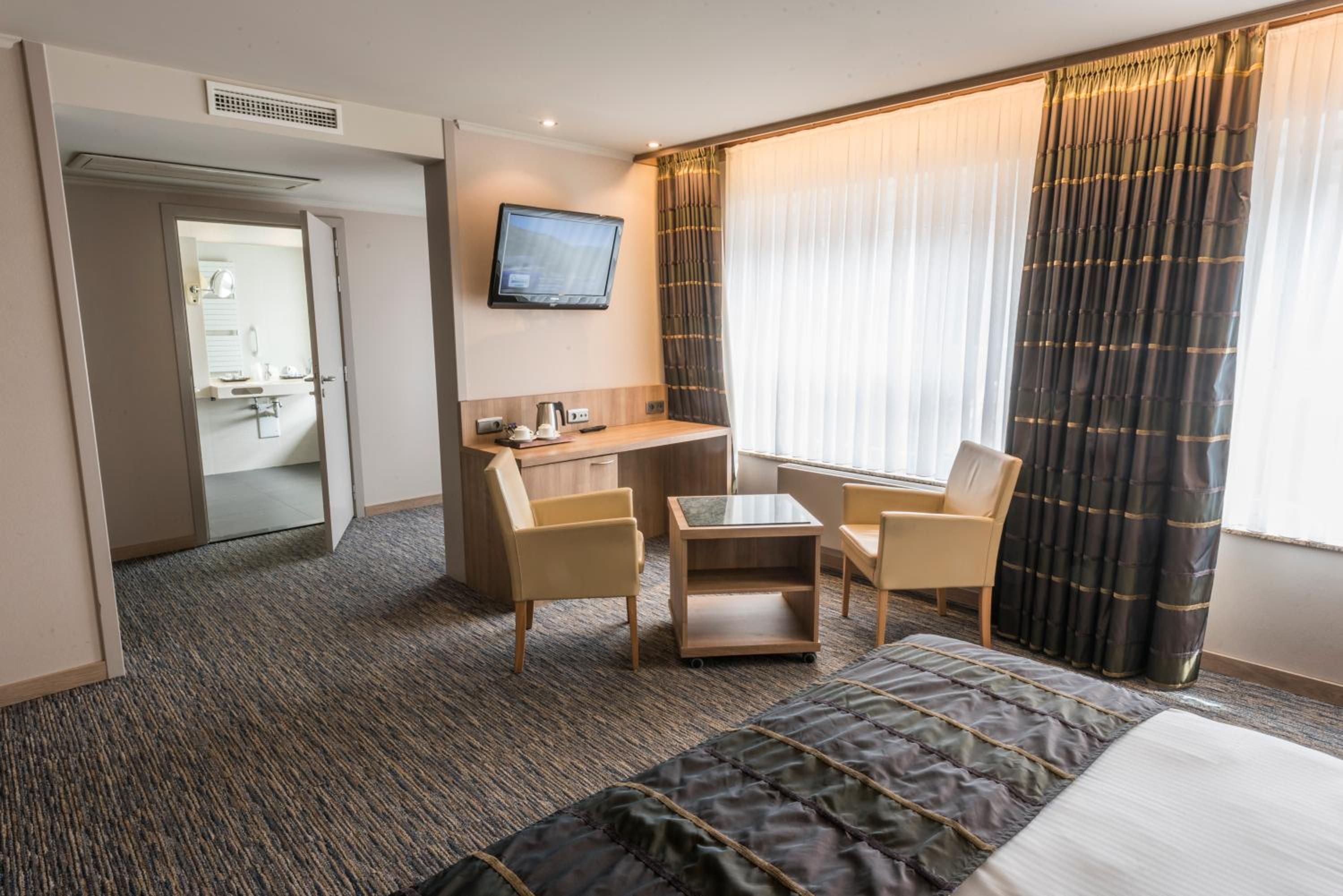 Executive Twin Room - Photo 2